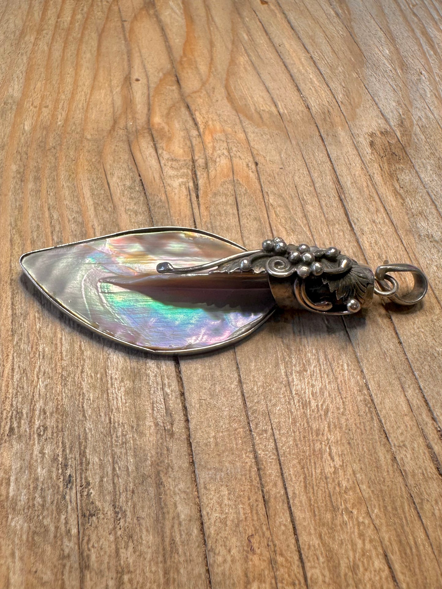 Vintage Mother of Pearl Floral Design 925 Sterling Silver Pendant