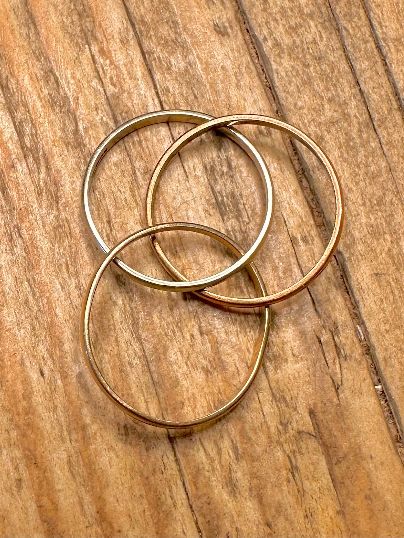 9 Karat Gold Rosé Gelb Weiß Russischer Bandring Größe L1/2