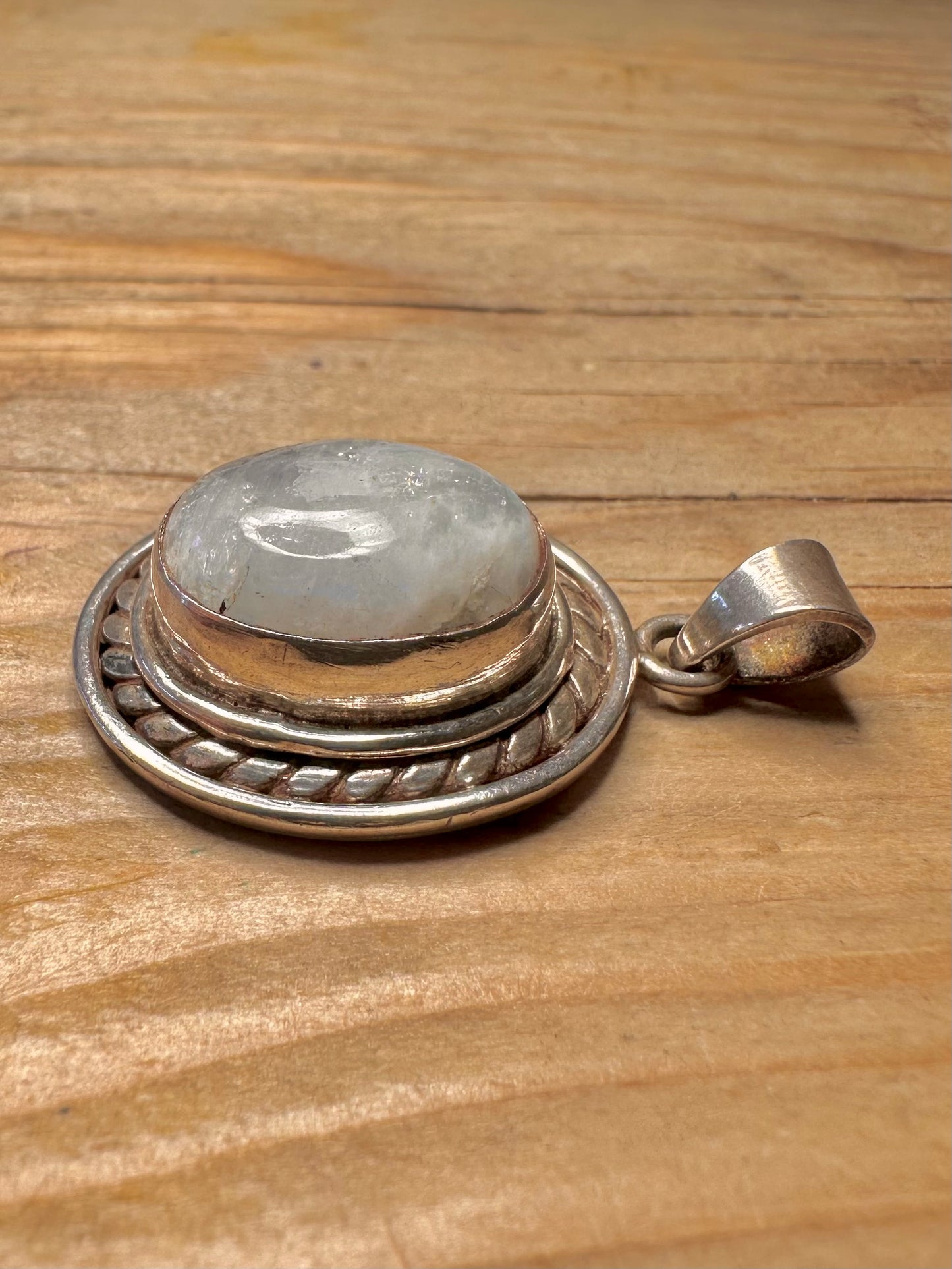 Vintage Moonstone Rope Border Design 925 Sterling Silver Pendant
