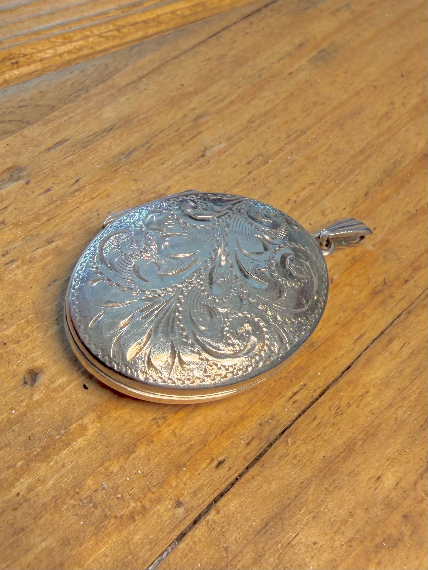 Oval 1975 Floral Swirl Engraved Locket 925 Sterling Silver Pendant