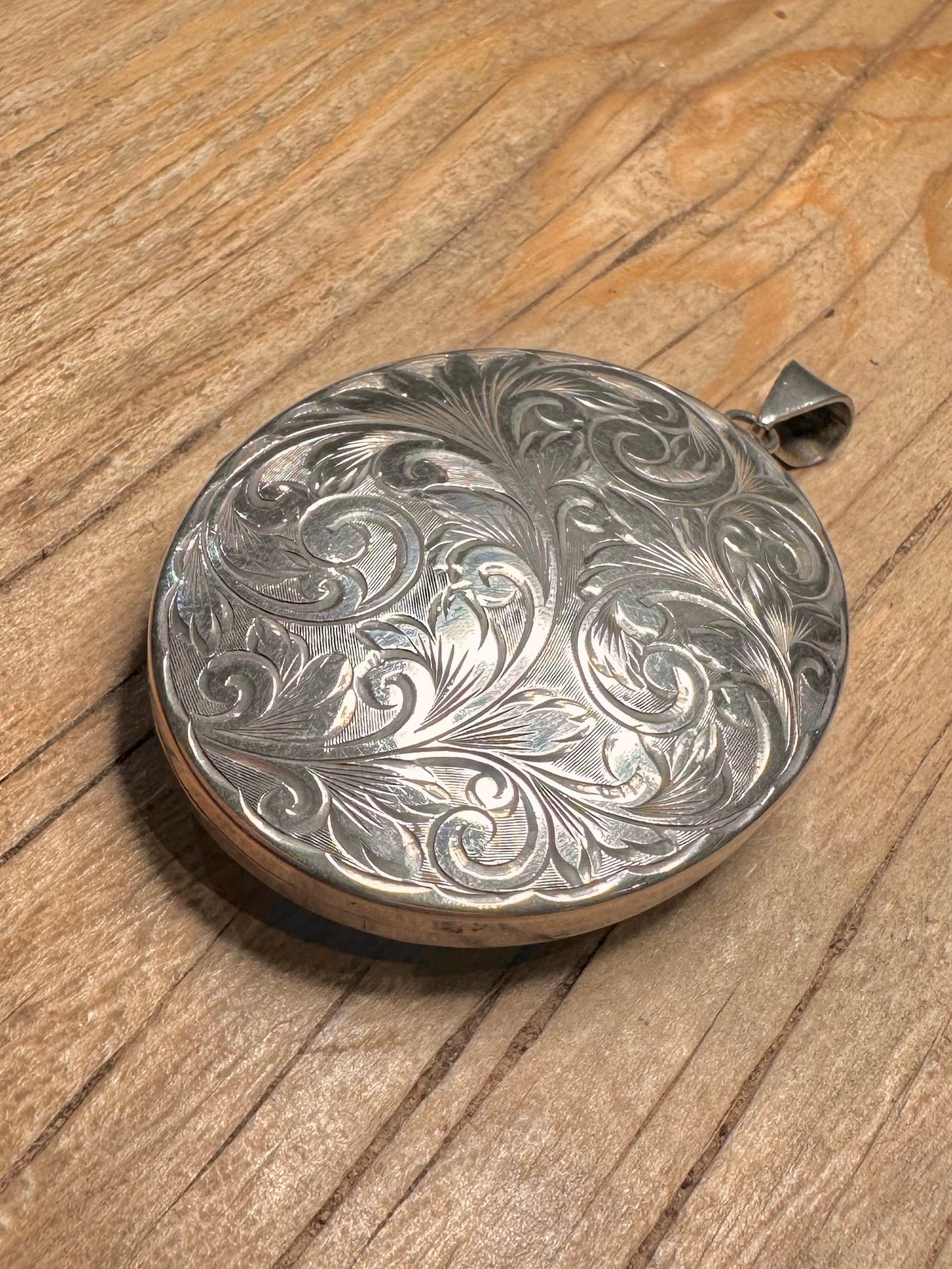 Vintage 1973 Large Engraved Floral 925 Sterling Silver Locket Pendant