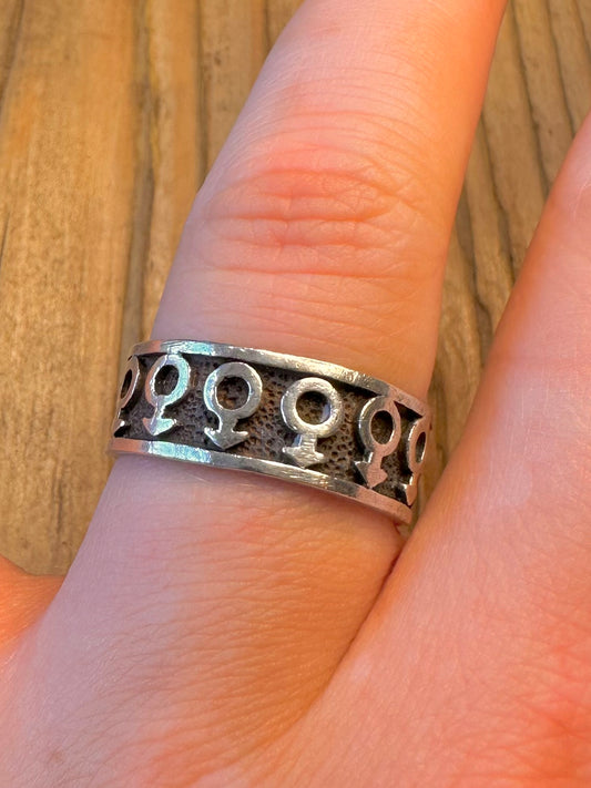 Female Venus Band 925 Sterling Silver Size R Ring