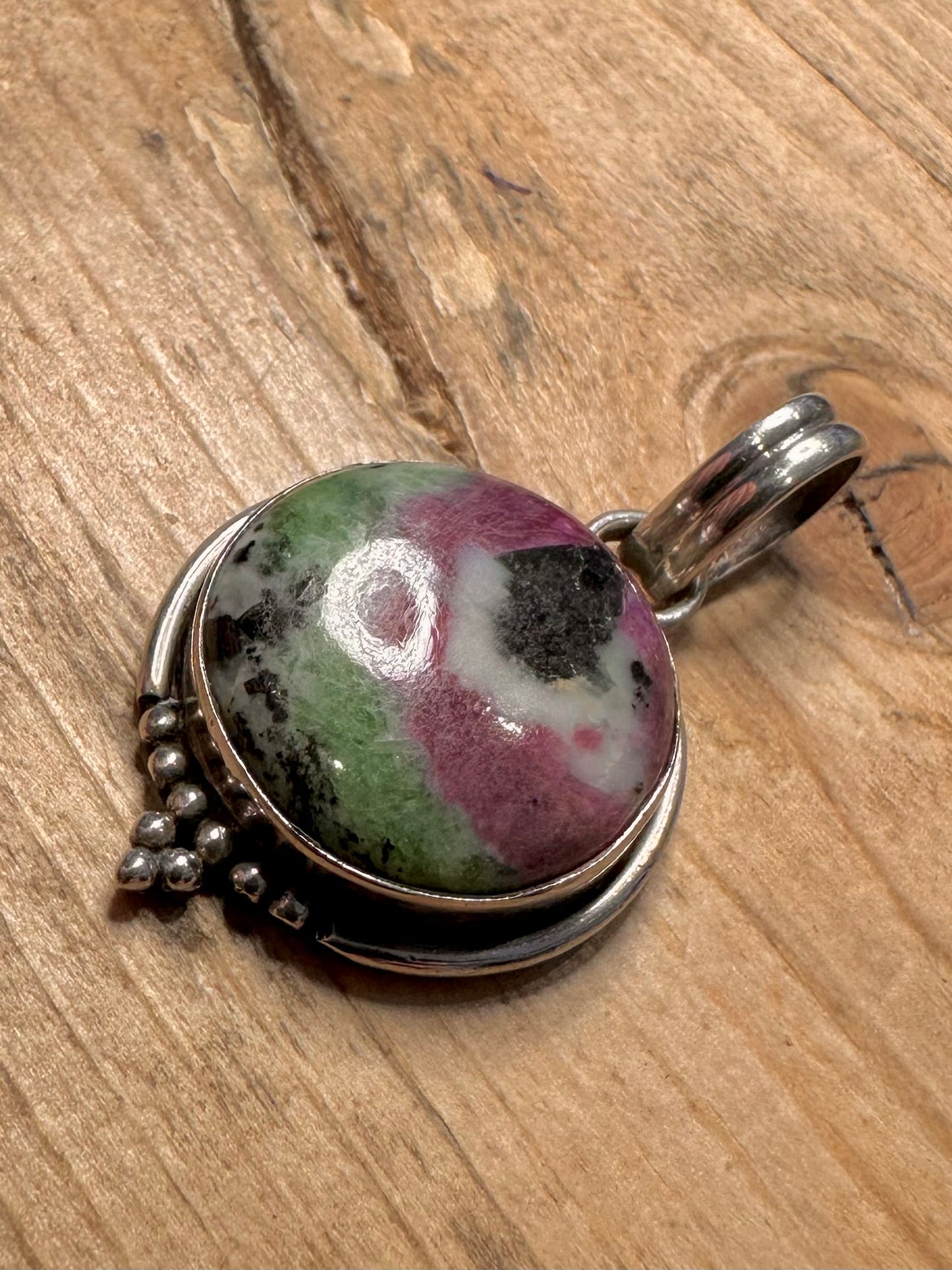Vintage Ruby Zoisite Circle 925 Silver Pendant