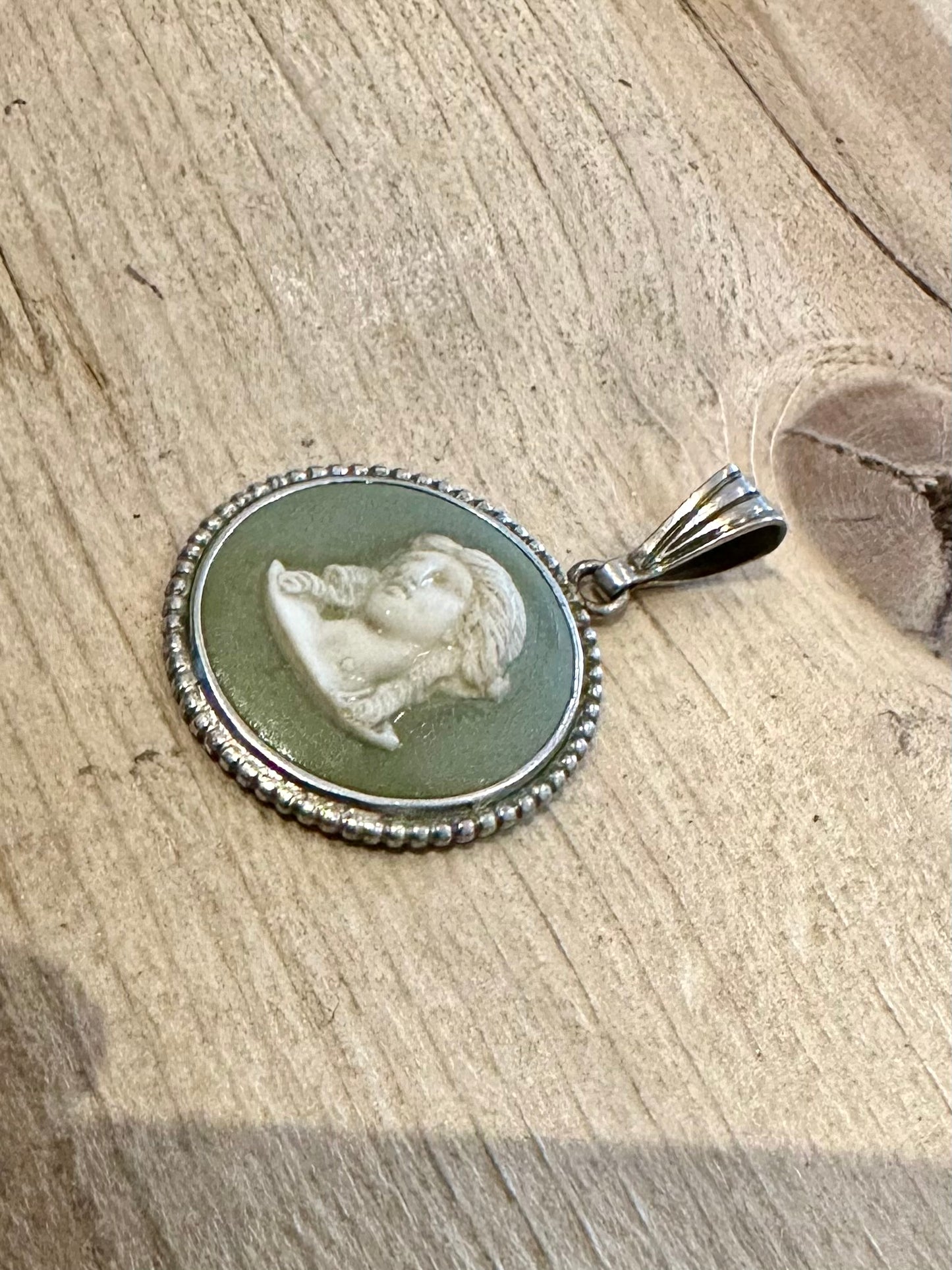 Vintage Wedgewood Green Cameo 1983 925 Silver Pendant