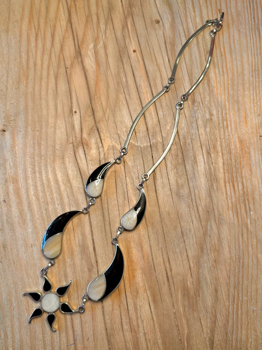 Vintage Mother of Pearl and Onyx Metal 19 inch Necklace