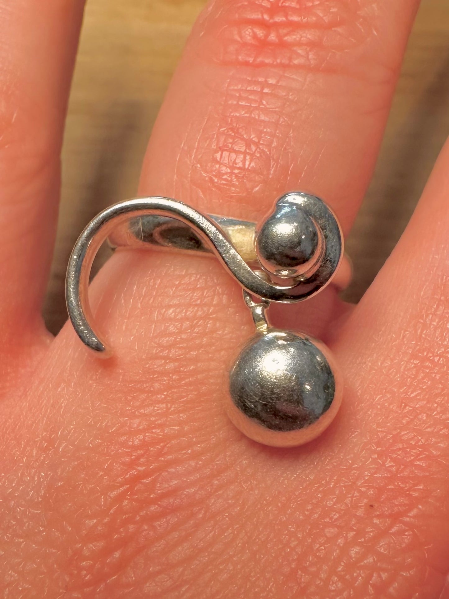Abstract Swinging Ball 925 Silver Size S Ring