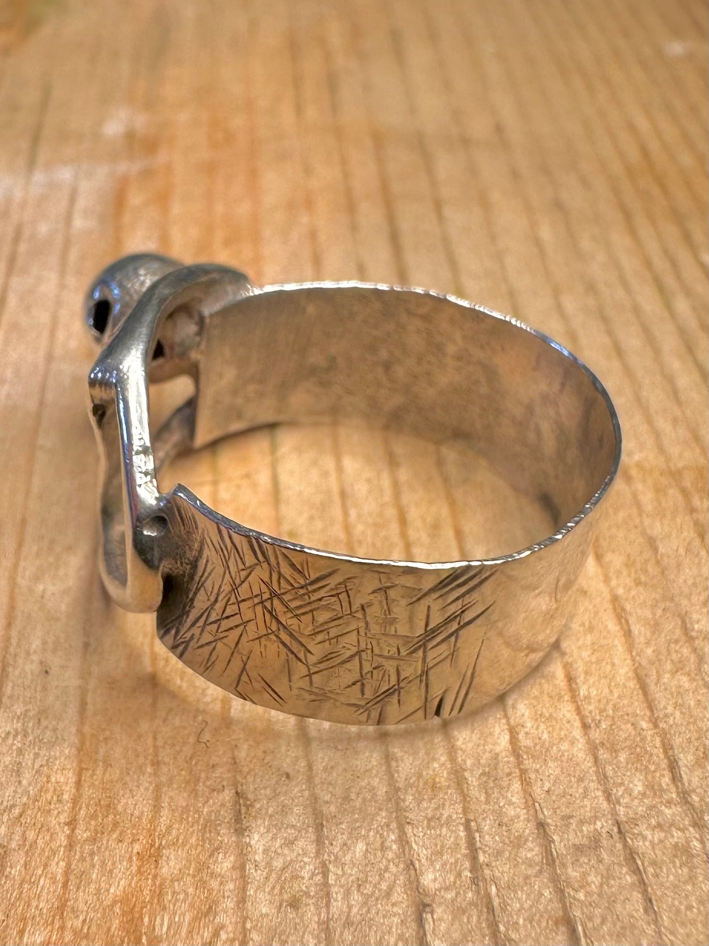 Abstrakter, handgefertigter, texturierter Ring aus 925er Sterlingsilber, Größe P1/2