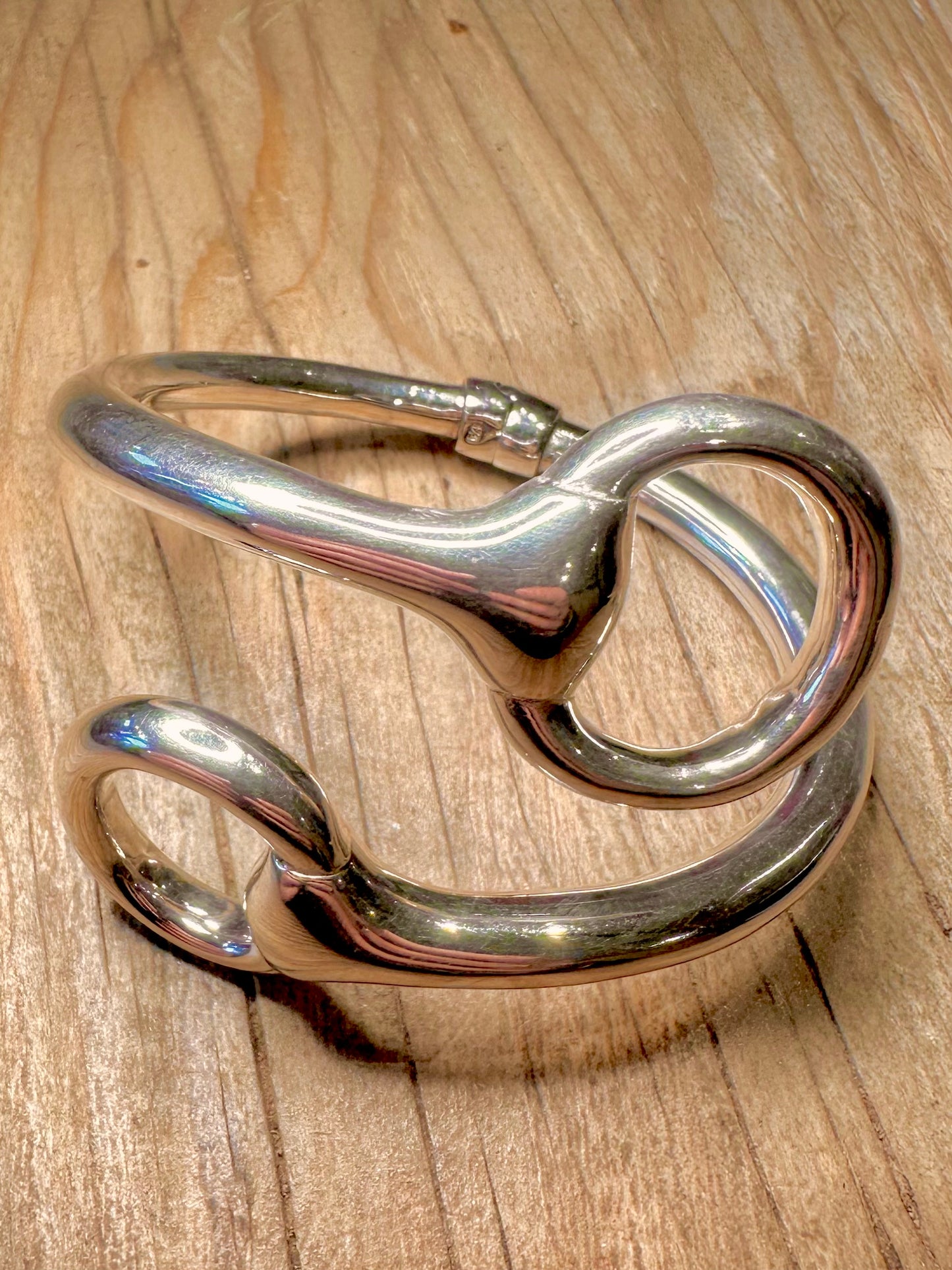 Moderner Hermes-Stil Überlappender Armreif aus 925er Sterlingsilber mit Scharnier
