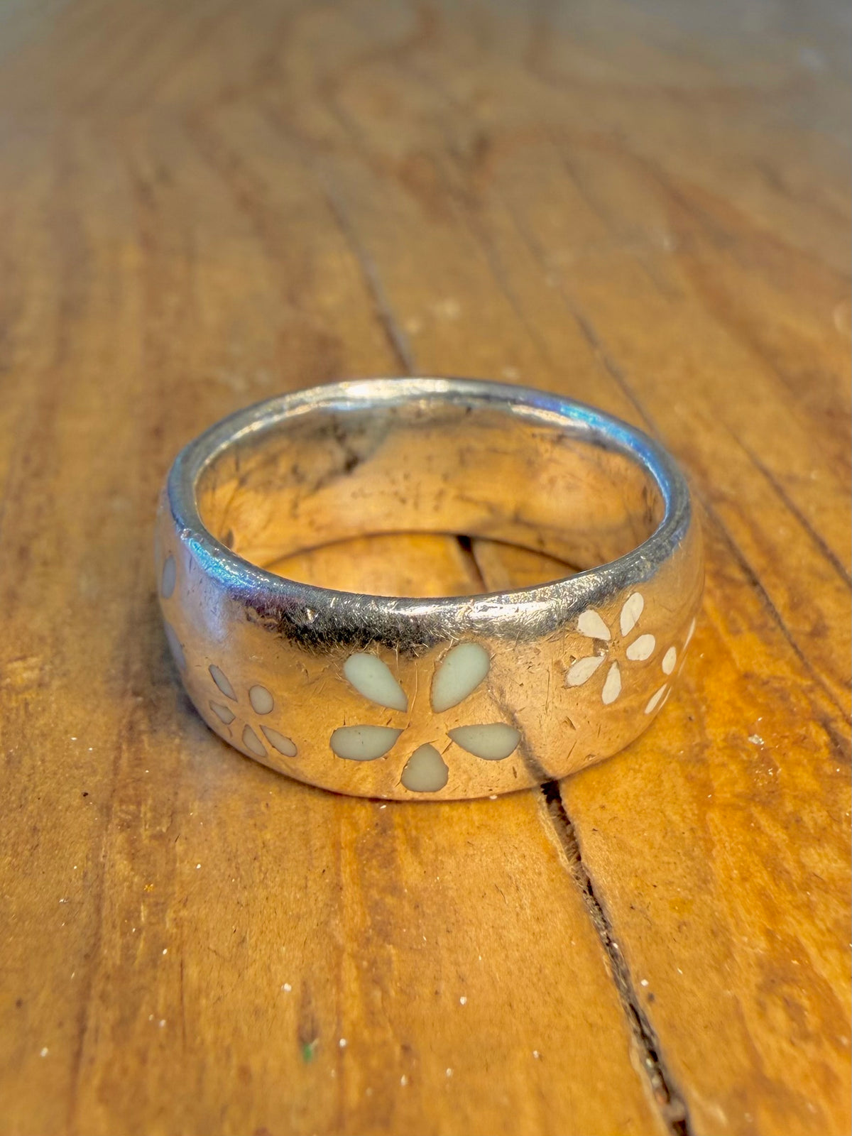 Mother of Pearl Flower Inlay Band 925 Sterling Silver Size N Ring