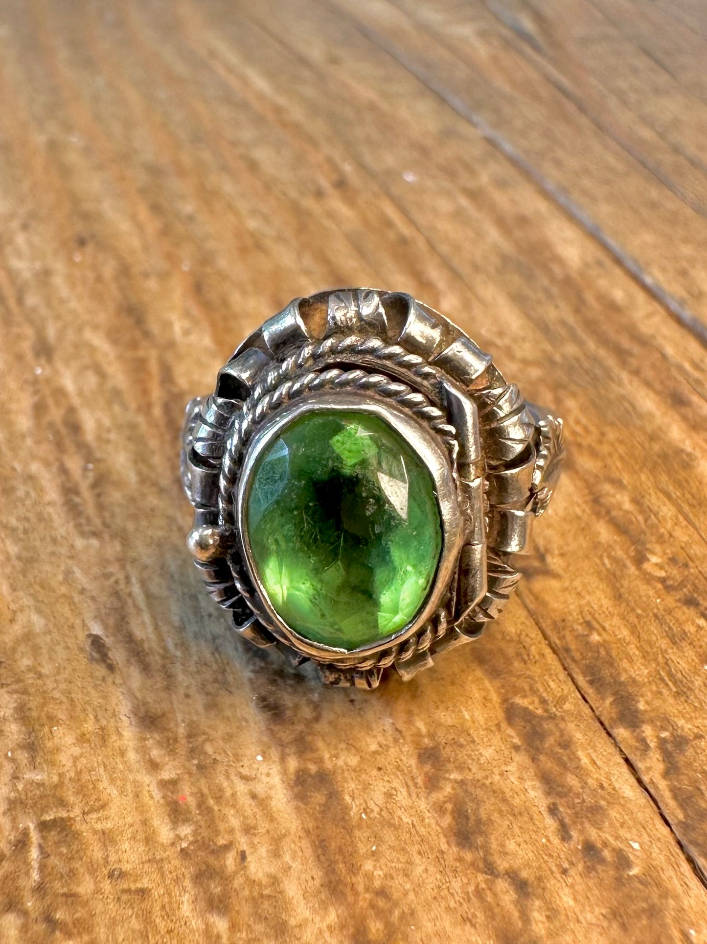 Green Stone Leaf Design Poison Ring 800 Silver Size K Ring