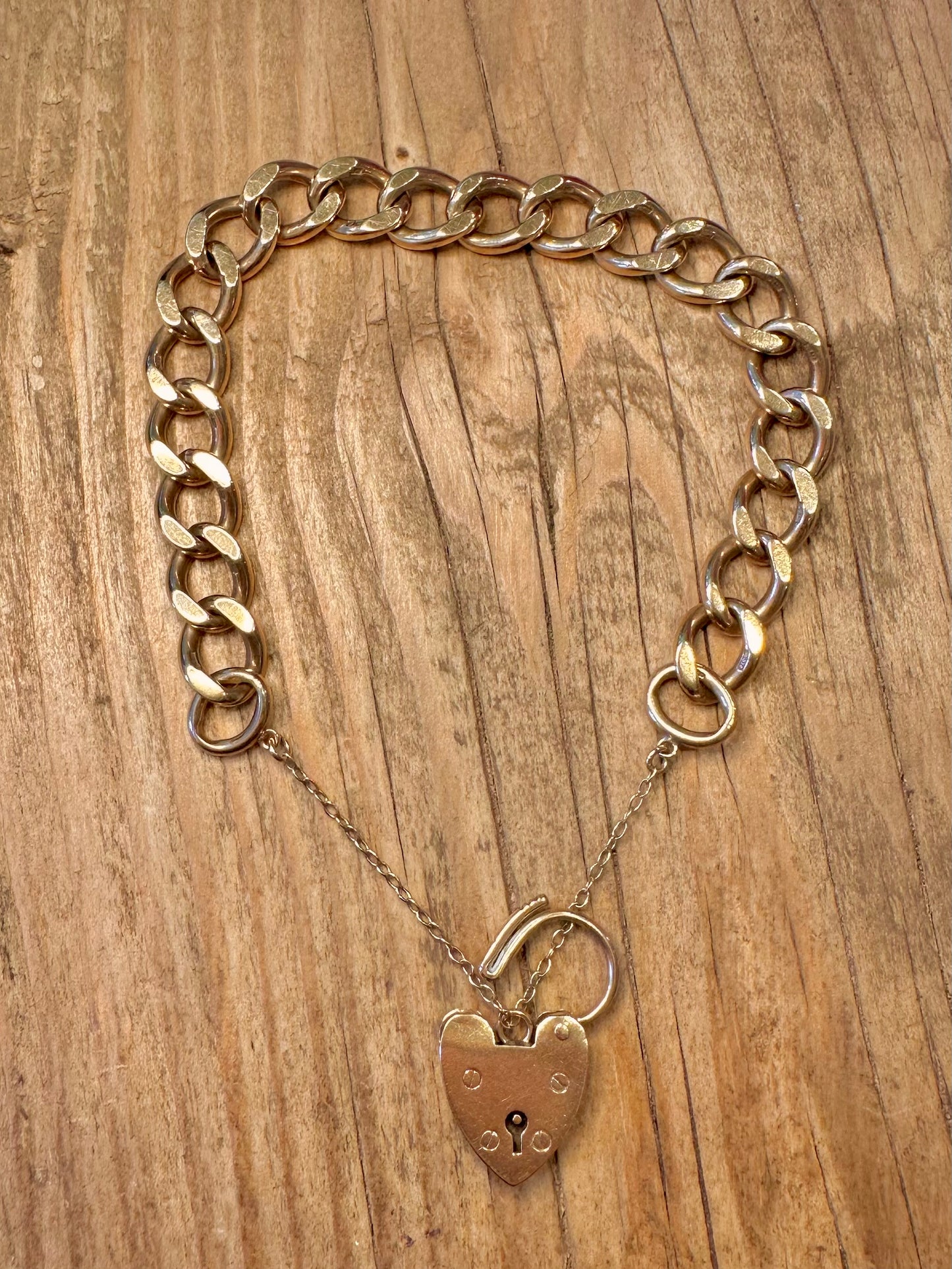 Antikes viktorianisches 9-karätiges Gold Armband von 1897, Curb Chain Herz-Vorhängeschloss mit Sicherungskette 36,54 g