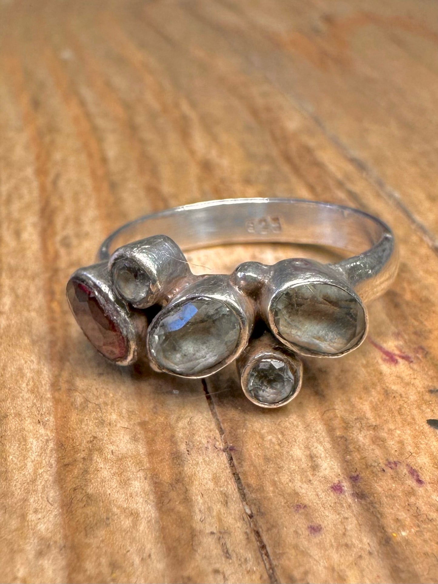Ring aus modernistischem Granat und Quarz, Sterlingsilber 925, Größe N