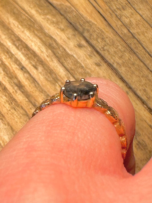 Stunning 18ct Gold Salt and Pepper Diamond Leaf Design Size M Ring