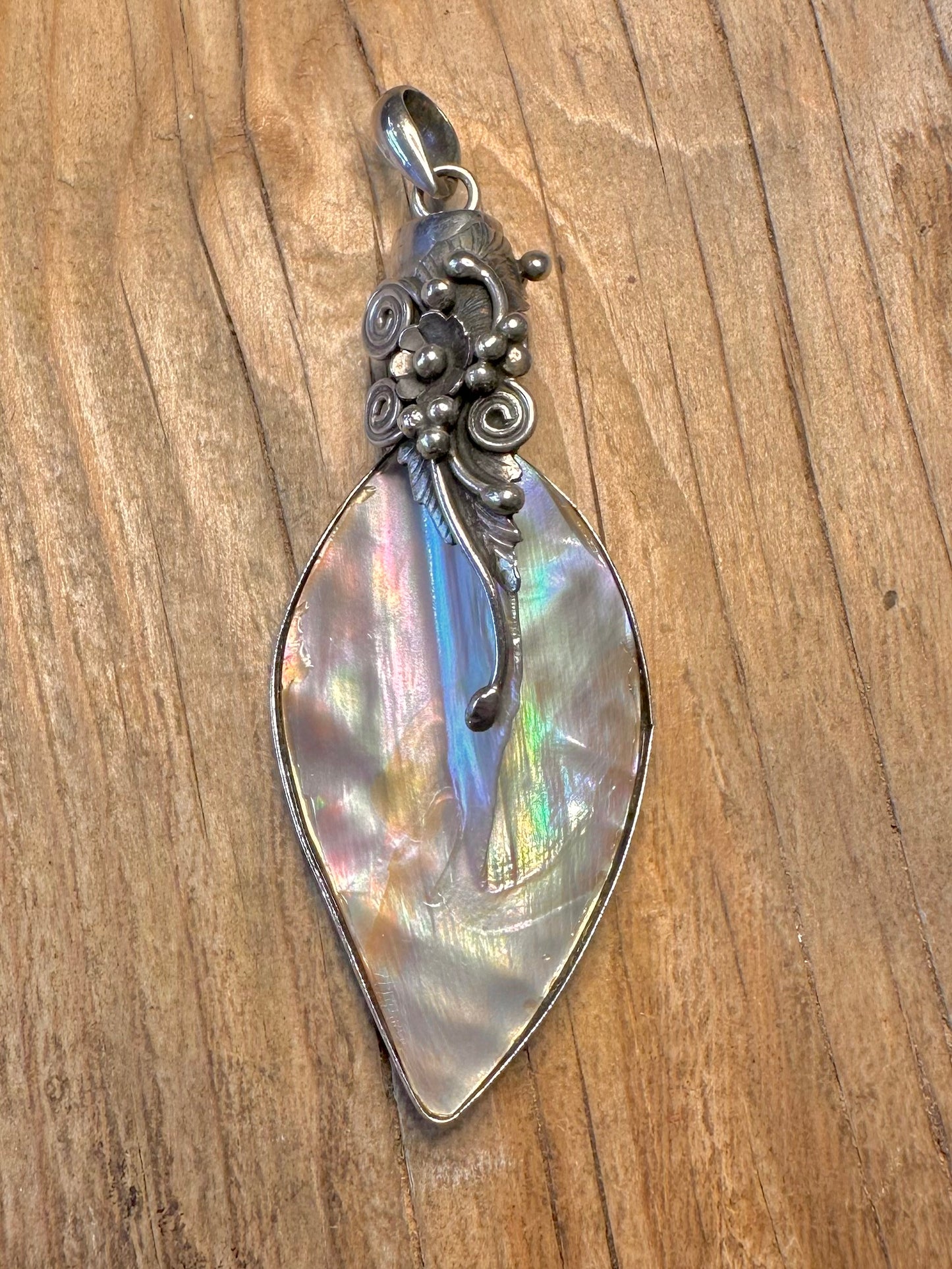 Vintage Mother of Pearl Floral Design 925 Sterling Silver Pendant