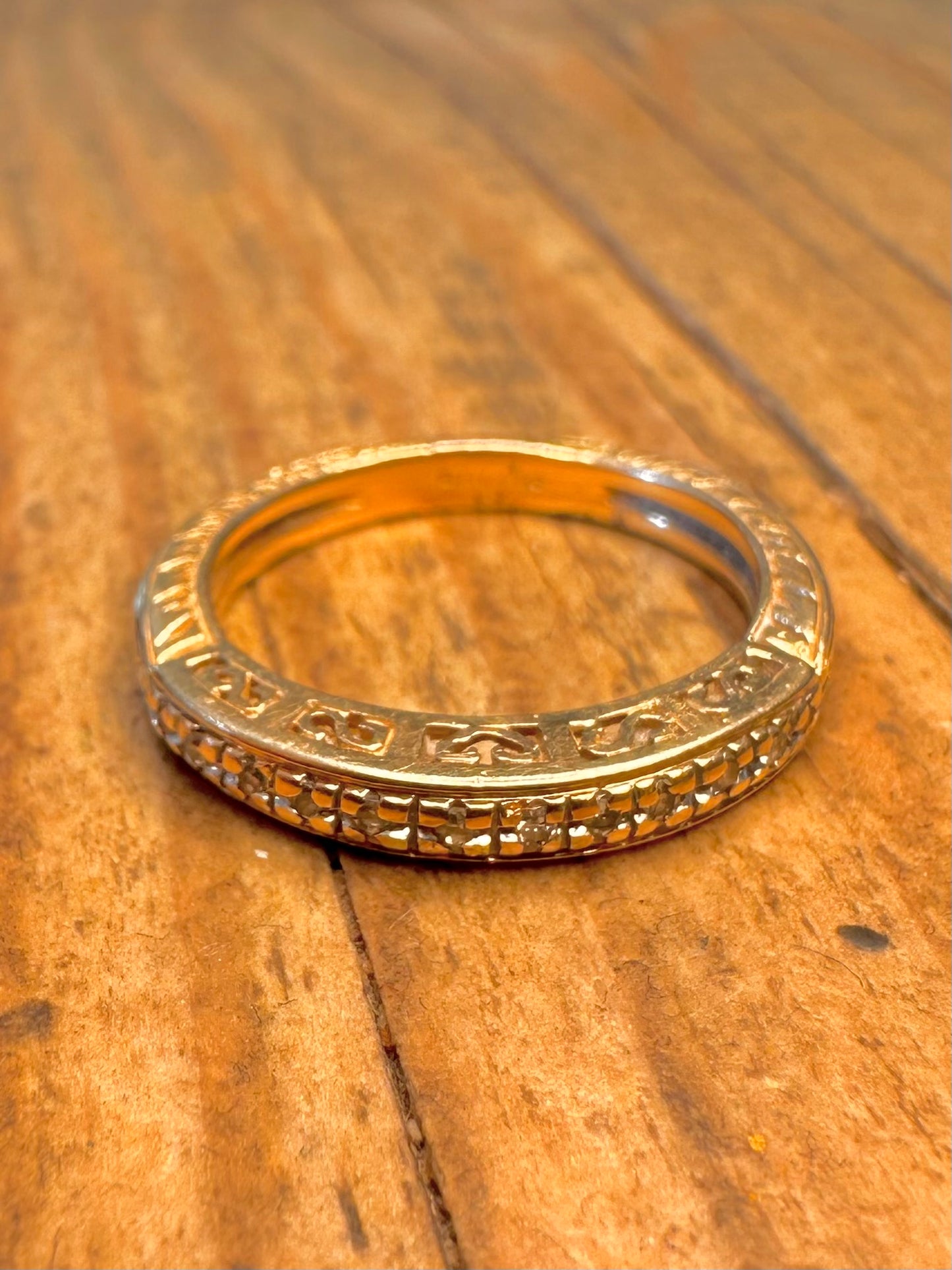 9ct Gold 1998 Unique Engraved White Stones Size K1/2 Ring