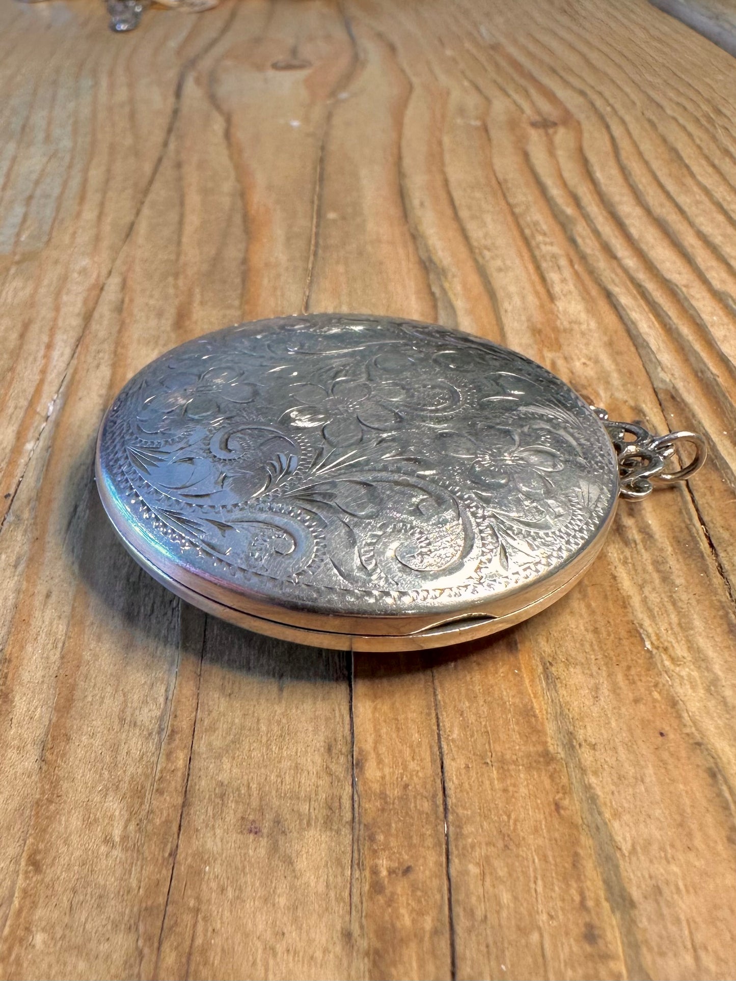 Large 1974 Circle Floral Engraved Locket 925 Sterling Silver Pendant