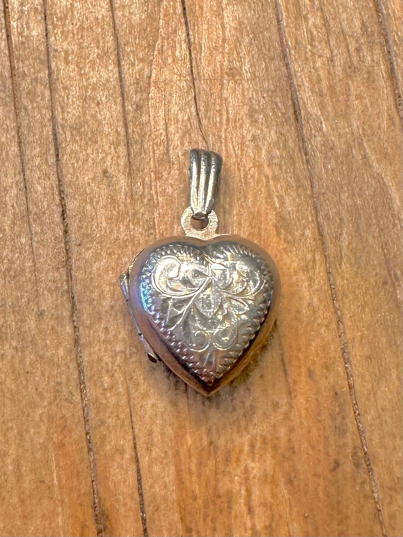 Vintage 1977 graviertes Herz-Medaillon 925 Sterling Silber Anhänger