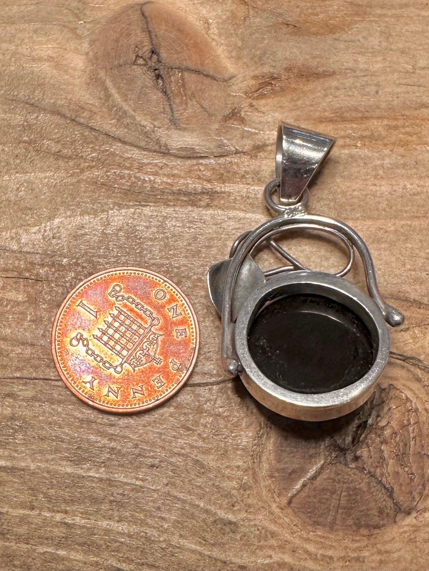 Vintage Black Stone Leaf 925 Silver Pendant