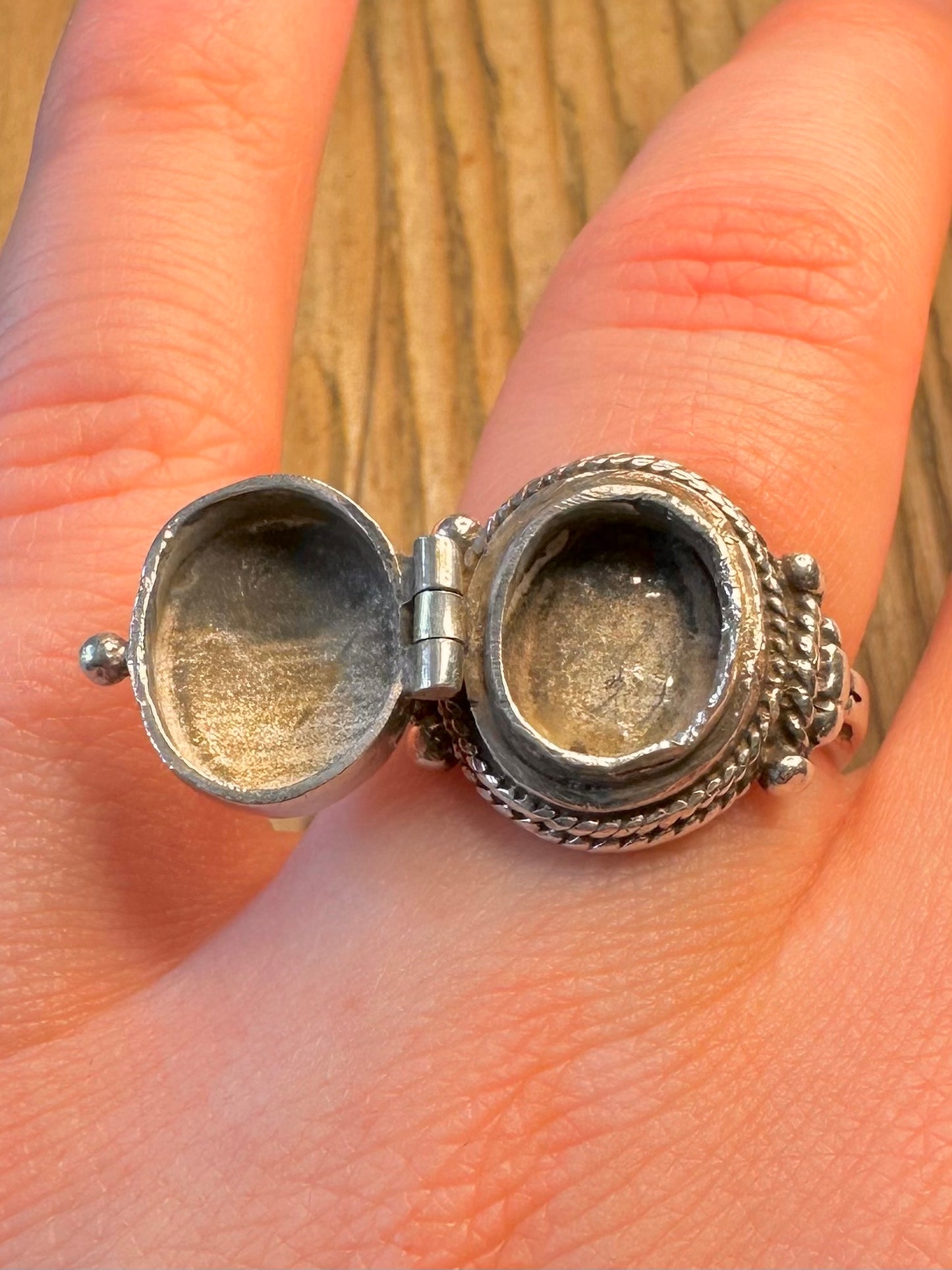 Dome Hinged Compartment Poison 925 Sterling Silver Size R Ring