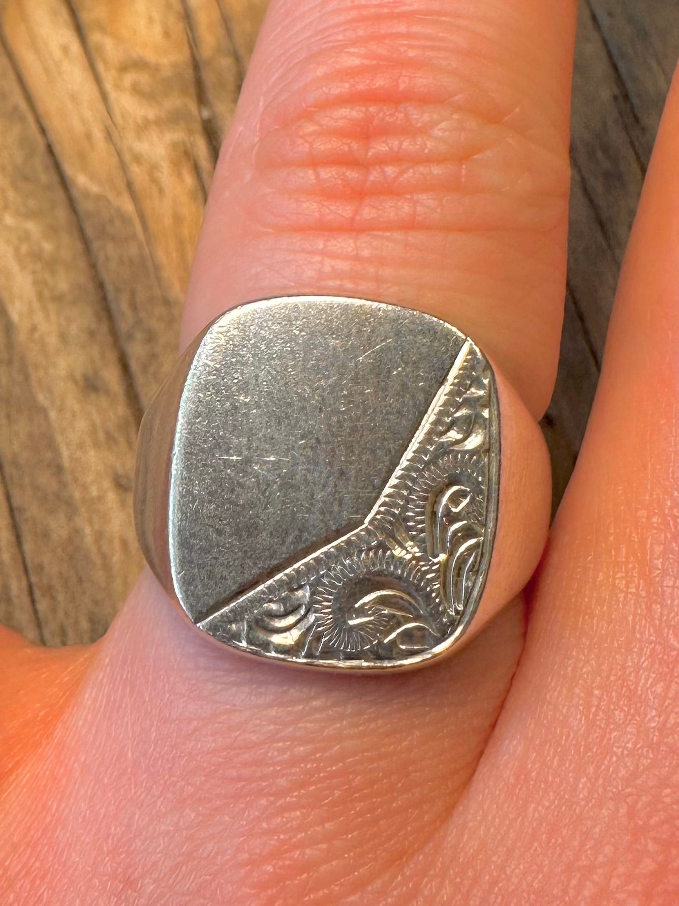 Vintage 1976 Engraved Signet Solid Heavy 925 Sterling Silver Size P Ring