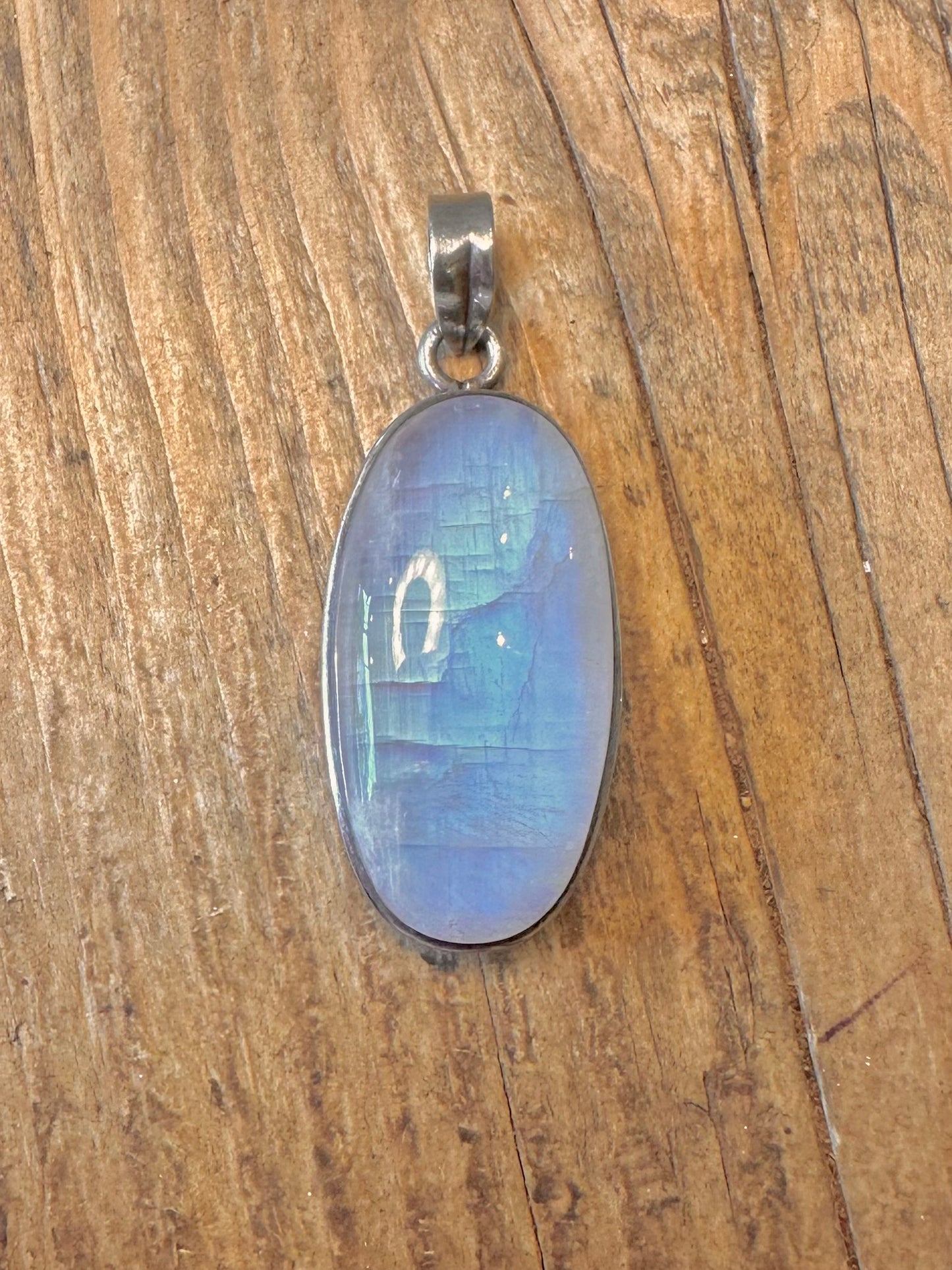 Stunning Rainbow Moonstone 925 Sterling Silver Pendant