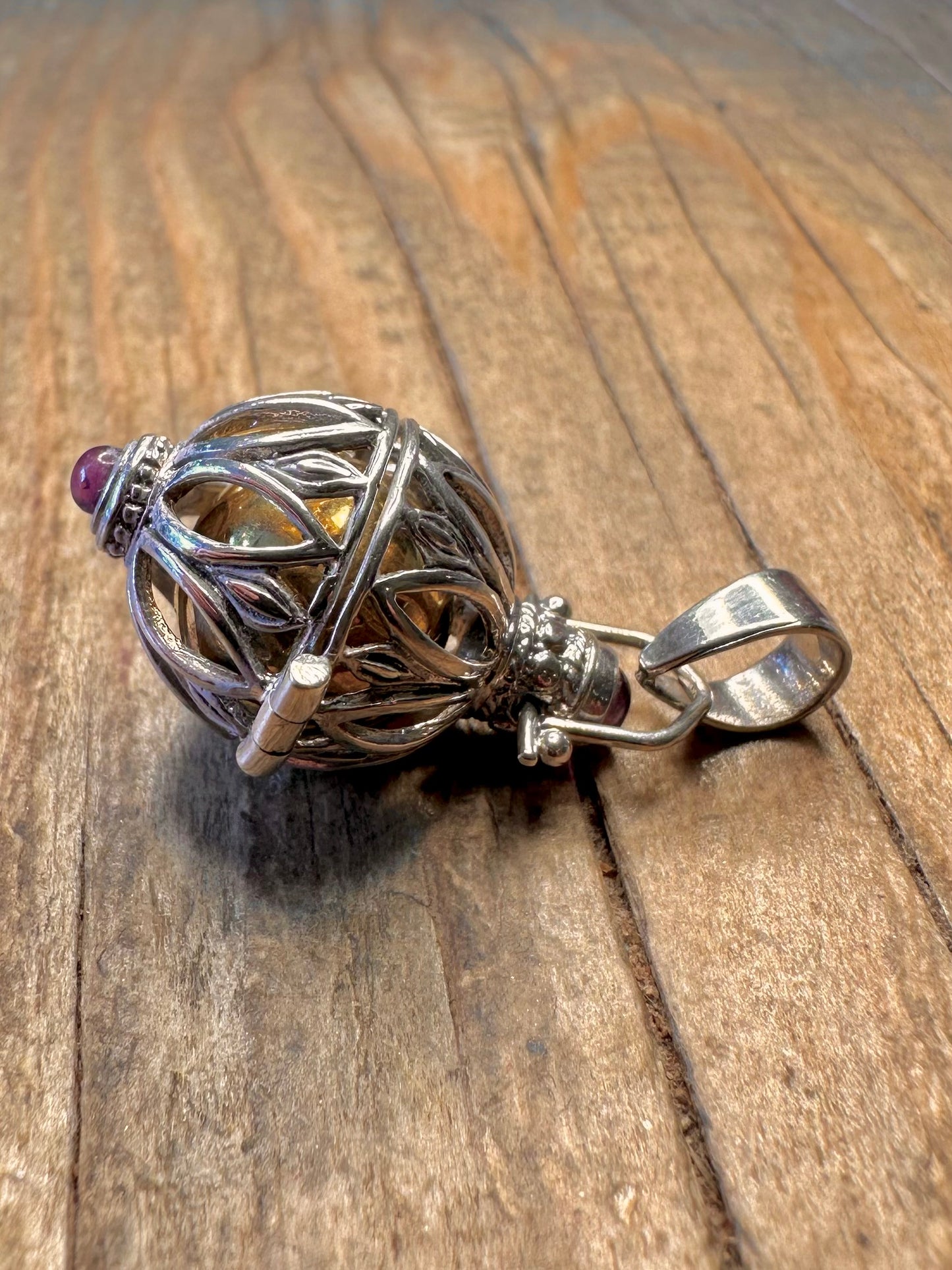 Amethyst Harmonie-Klangkugel zum Öffnen, Anhänger aus 925er Sterlingsilber