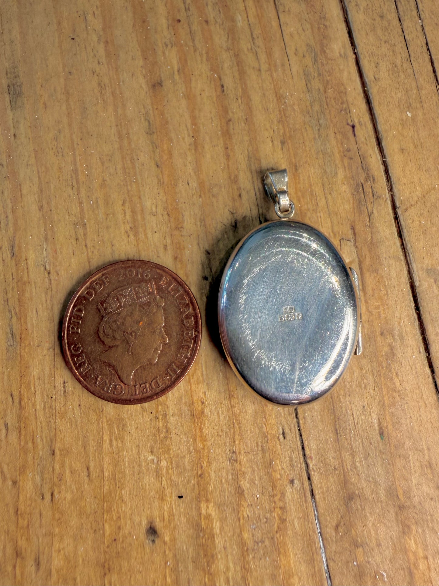 Chunky 1989 Oval Floral Engraved Locket 925 Sterling Silver Pendant