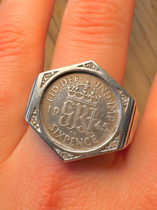 Vintage 1945 Sixpence Coin in Modern Mount 925 Sterling Silver Size Z+4 1/2 Ring