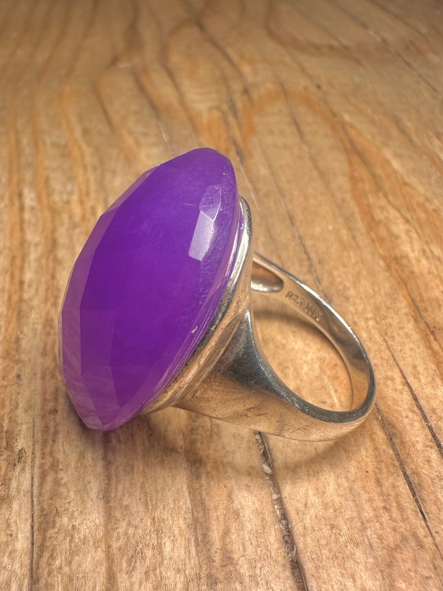 Abstrakter facettierter lila Stein 925 Sterling Silber Ring Größe P