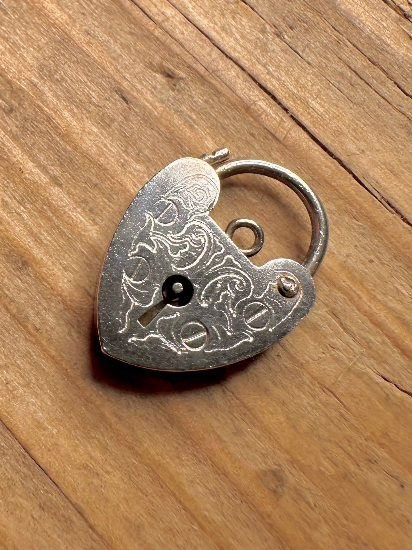 Vintage graviertes Herz-Vorhängeschloss 925 Sterling Silber Charm-Anhänger