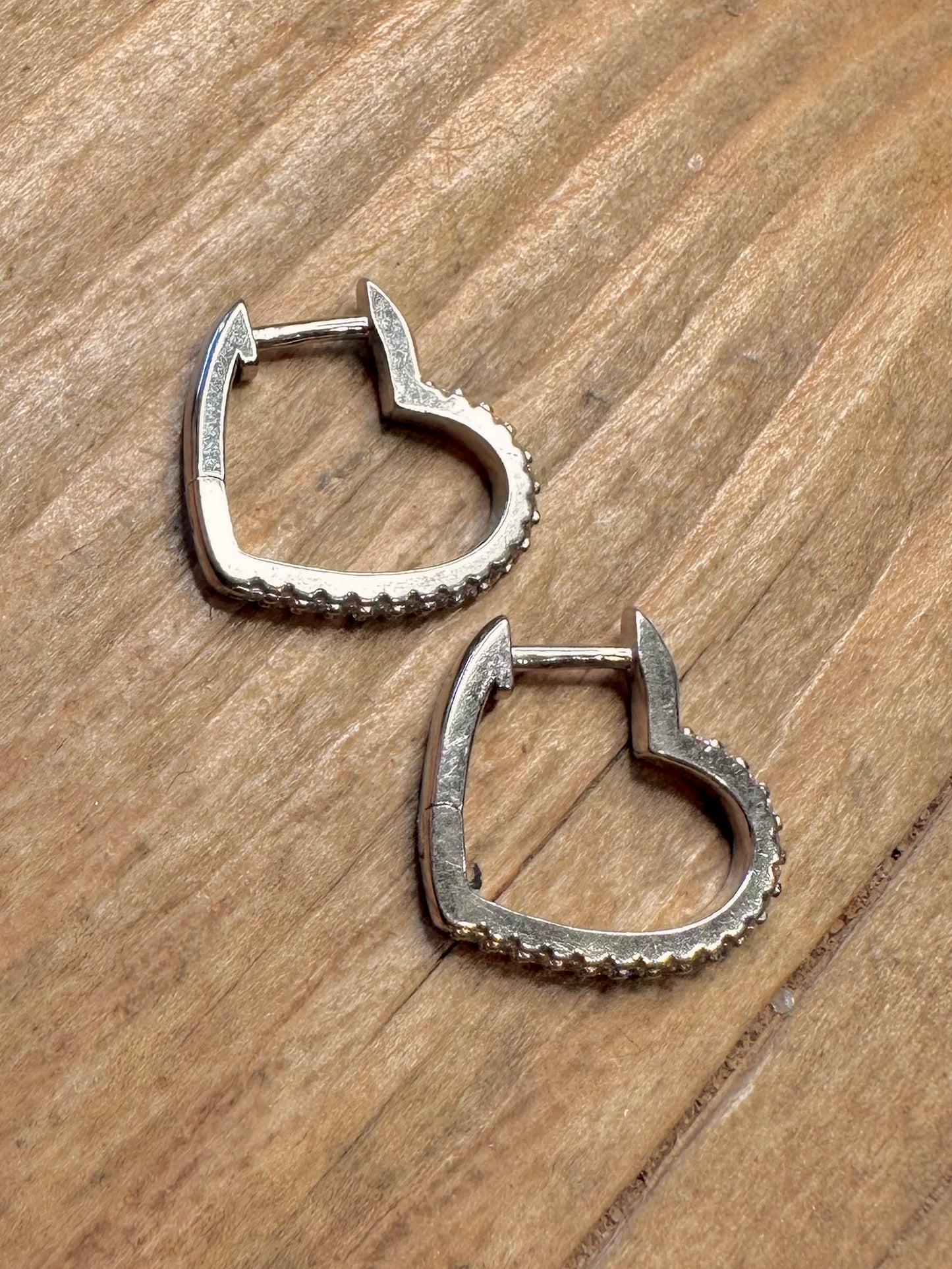 Moderne Herz-CZ-Stein-Ohrringe, 925er Sterlingsilber