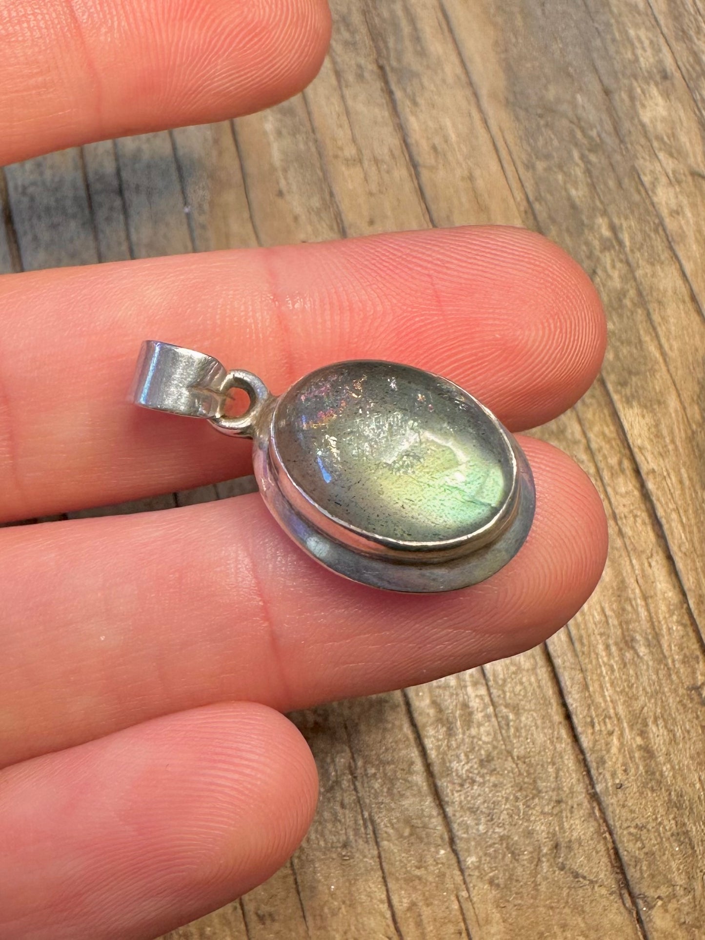 Labradorit Oval Anhänger aus 925er Sterlingsilber