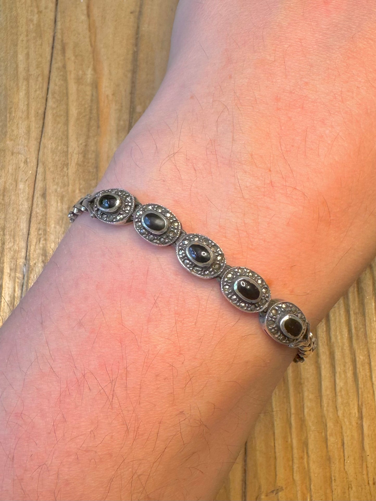 Art Deco Style Onyx and Marcasite Arrow Link 925 Sterling Silver 7.5 inch Bracelet