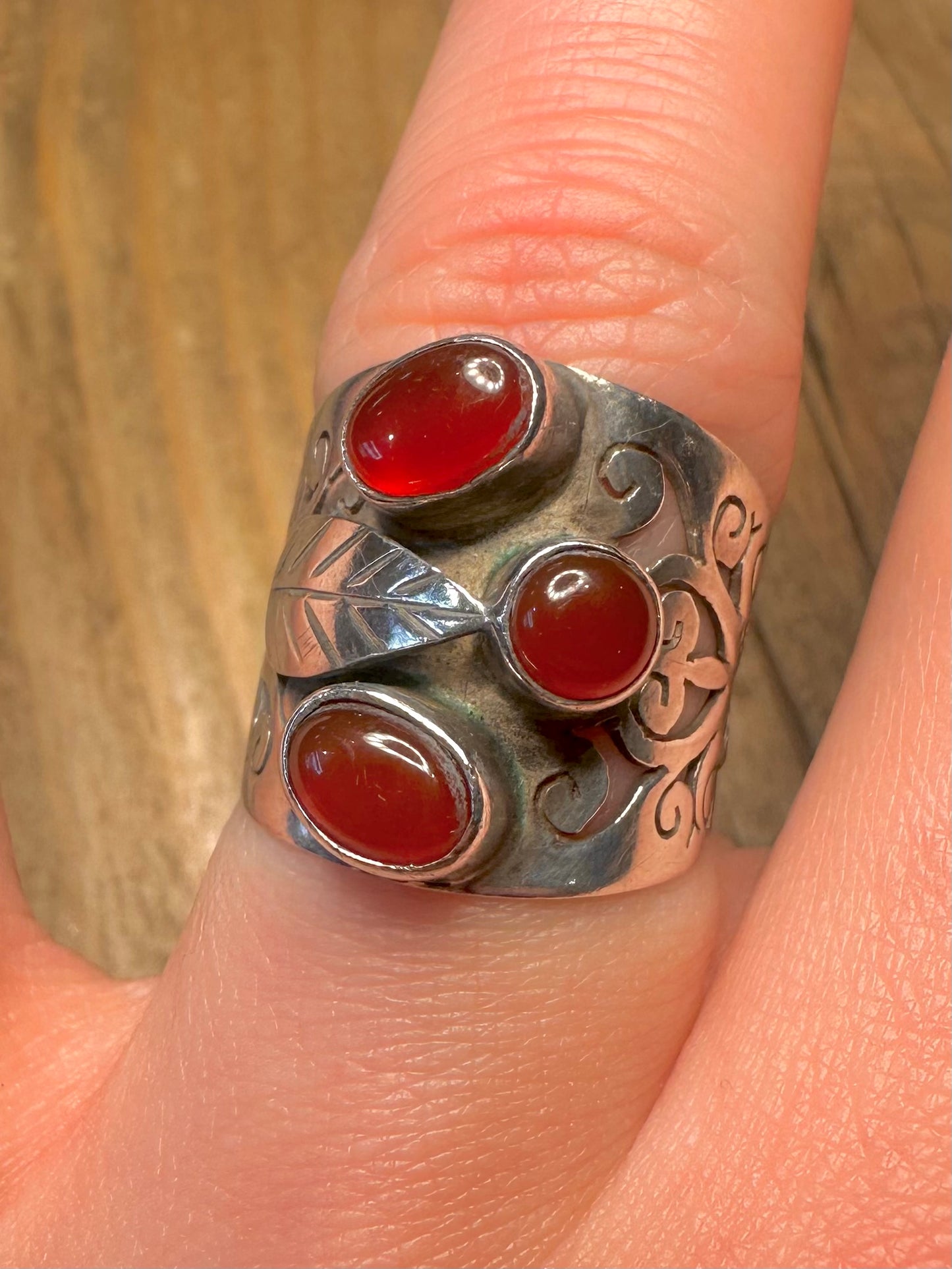 Vintage Carnelian Leaf Engraved 925 Sterling Silver Size P Ring