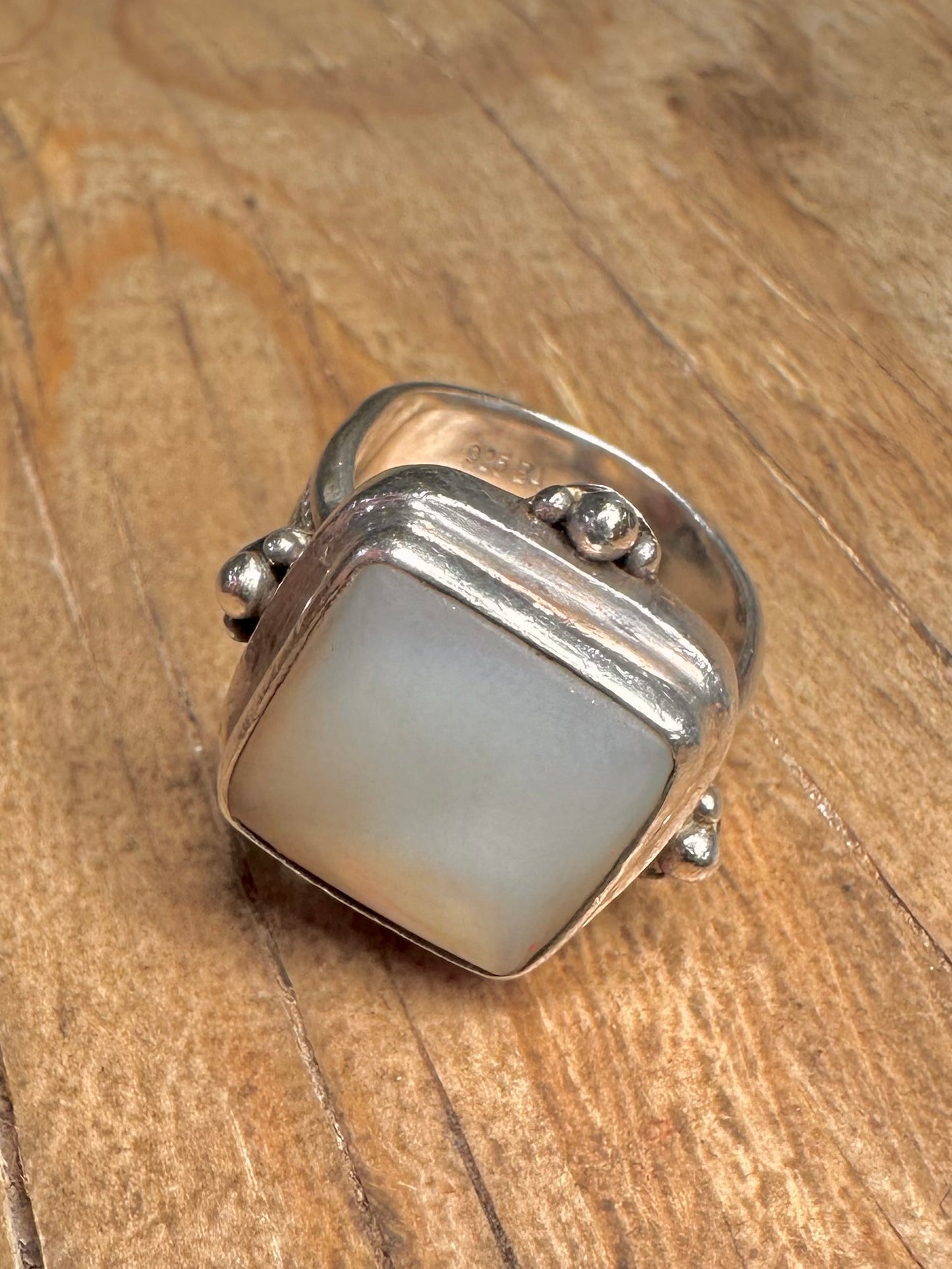 Vintage Mother of Pearl Suarti 925 Sterling Silver Size P1/2 Ring