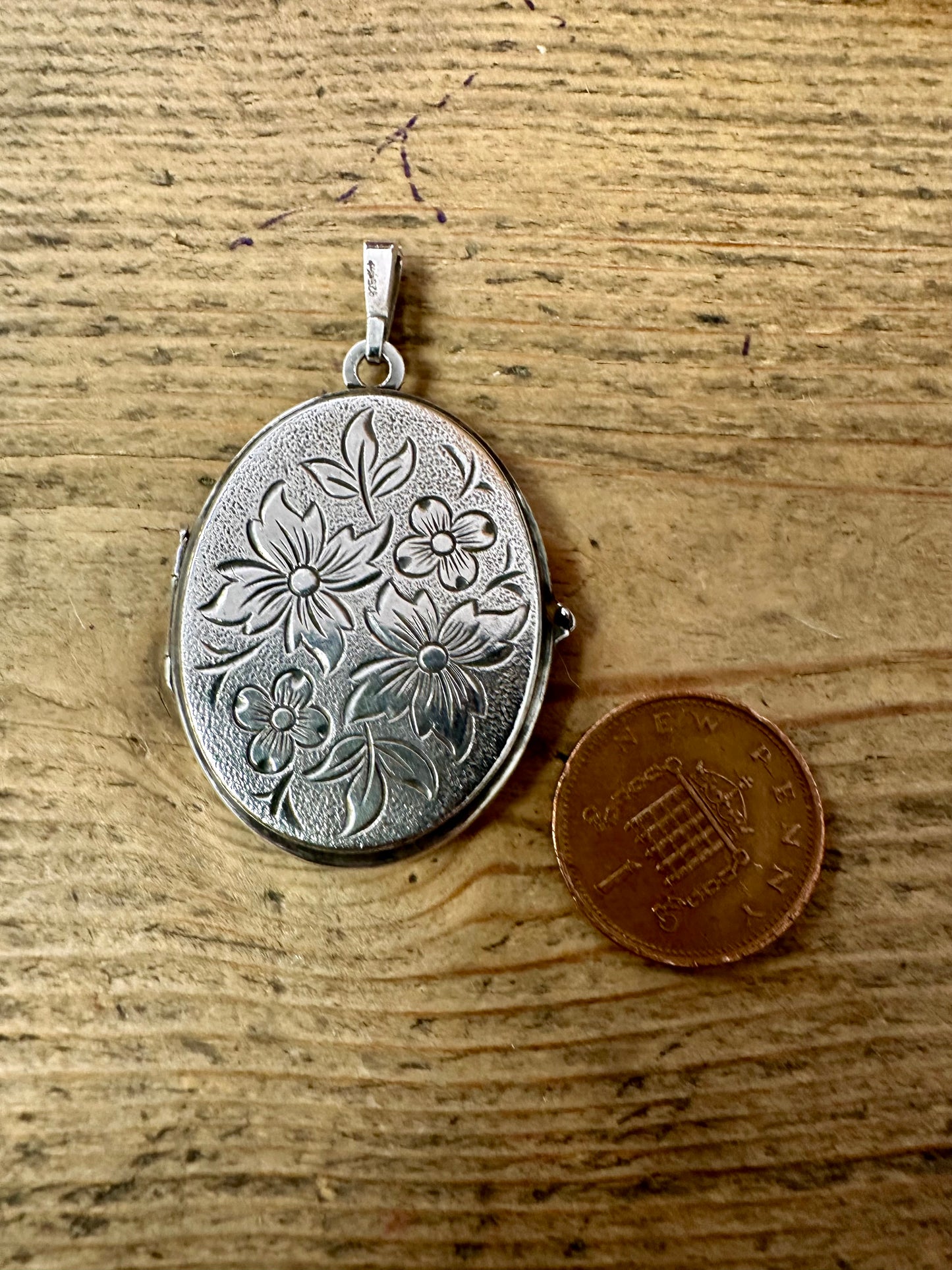 Vintage Oval Floral Engraved 925 Silver Locket Pendant