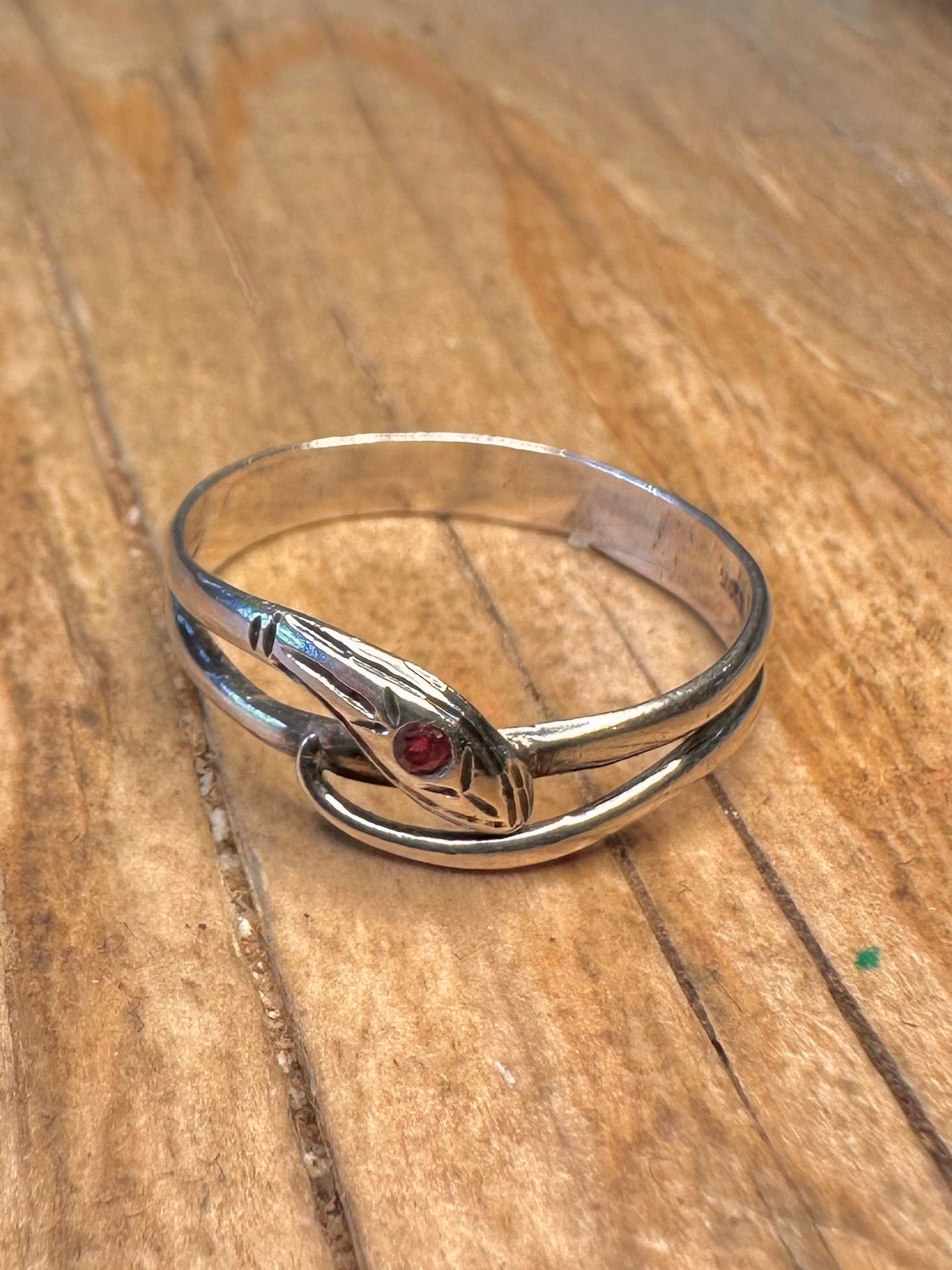 Vintage Snake Garnet Overlapping 925 Sterling Silver Size Q Ring