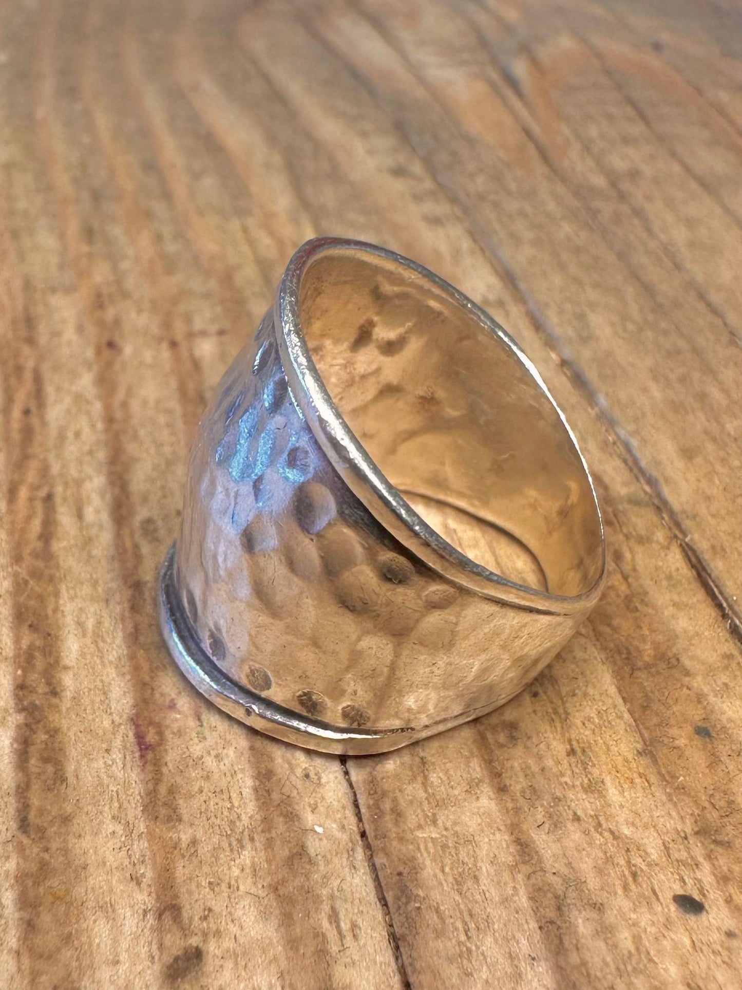 Gehämmerter breiter Ring aus 925er Sterlingsilber, Größe N