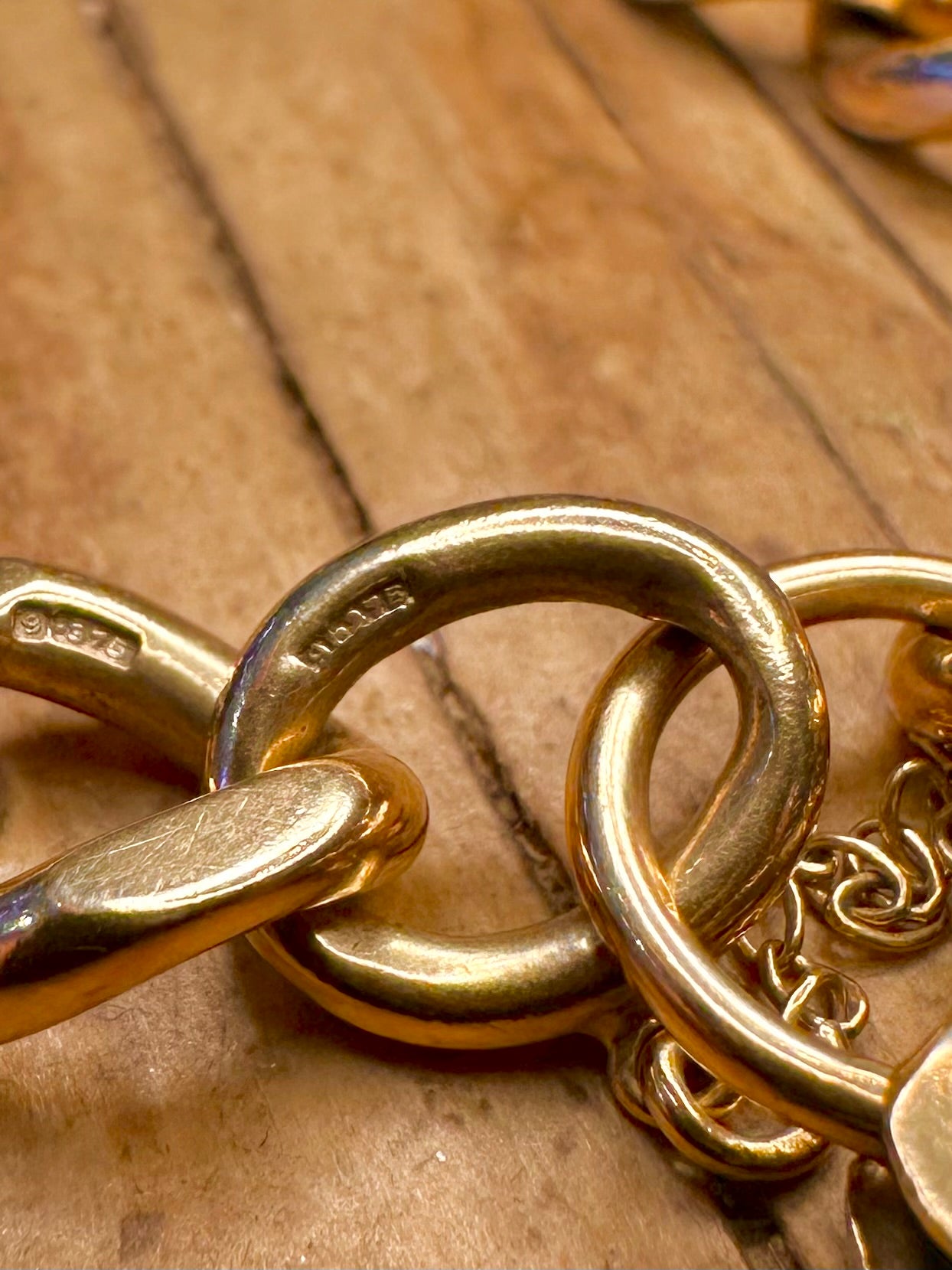 Antikes viktorianisches 9-karätiges Gold Armband von 1897, Curb Chain Herz-Vorhängeschloss mit Sicherungskette 36,54 g