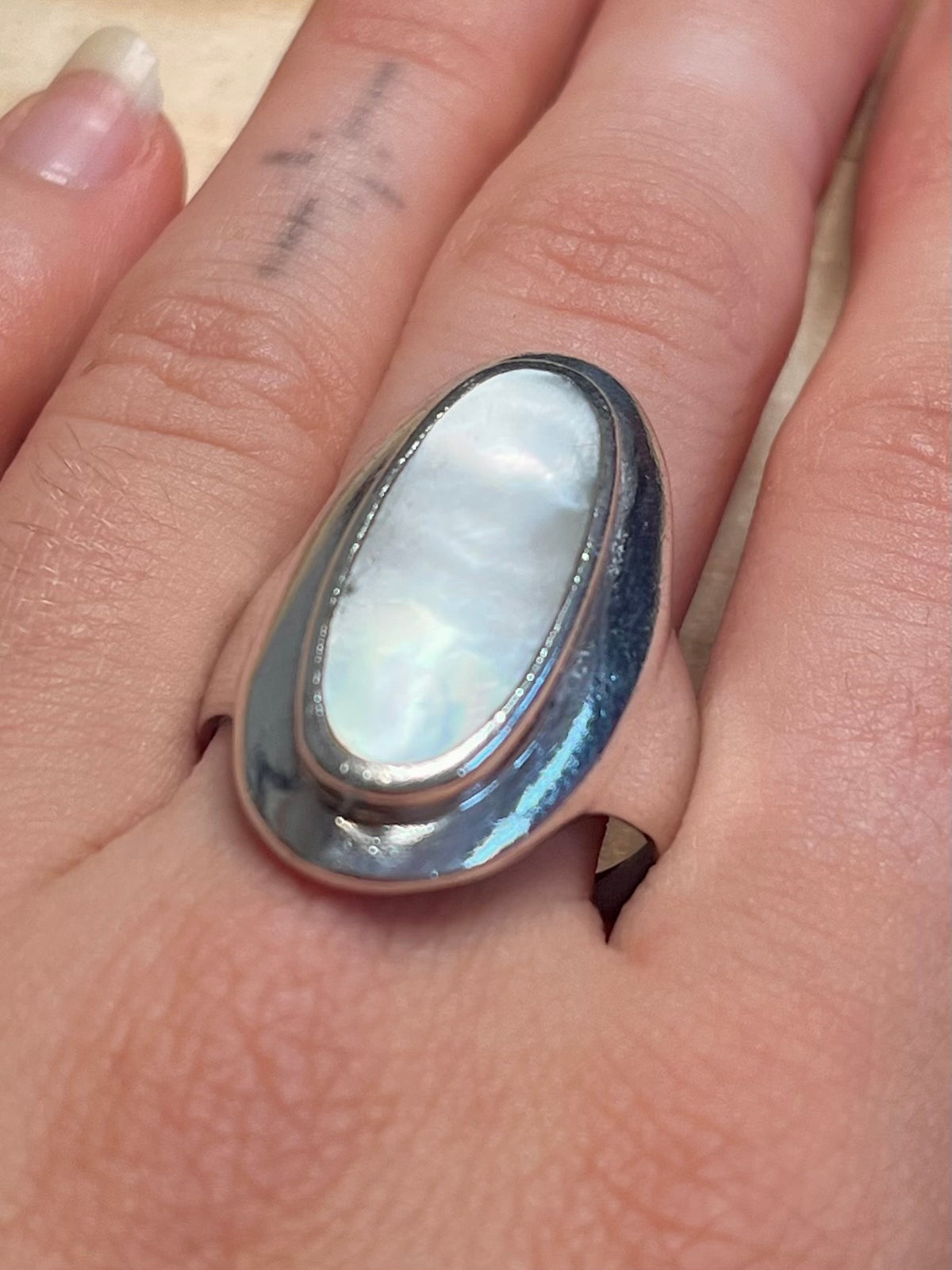 Mother of Pearl Oval 925 Sterling Silver Size T Ring