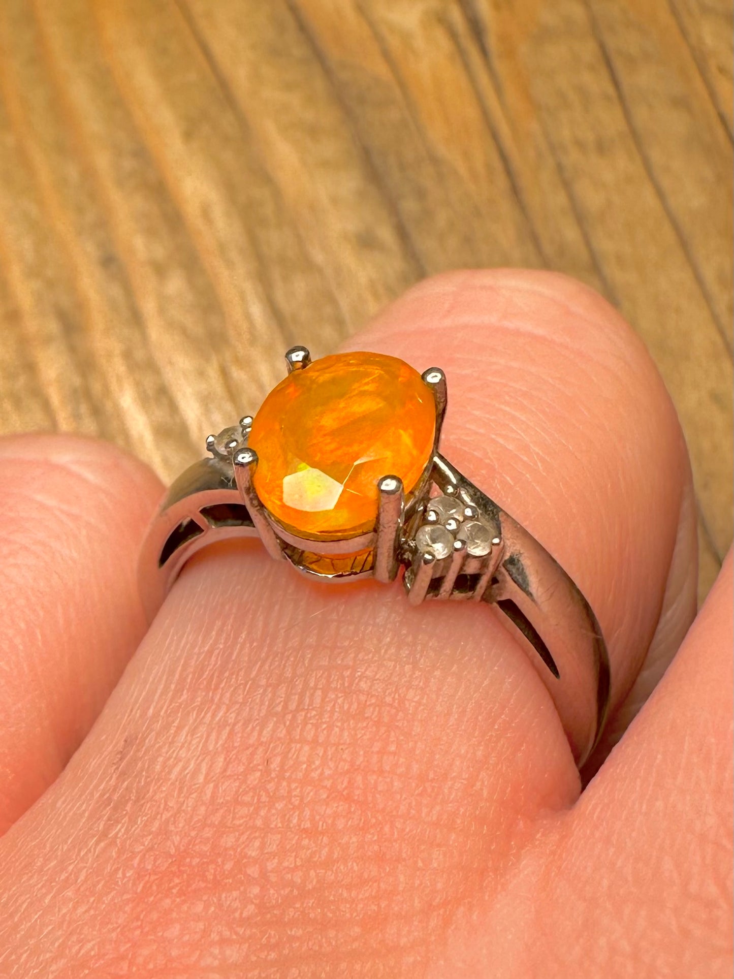 Moderner Ring aus orangefarbenem Opal (simuliert), 925er Sterlingsilber, Größe S
