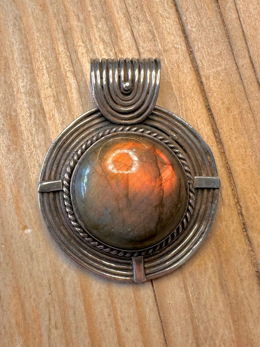 Vintage Labradorite Ornate Circle 925 Sterling Silver Pendant