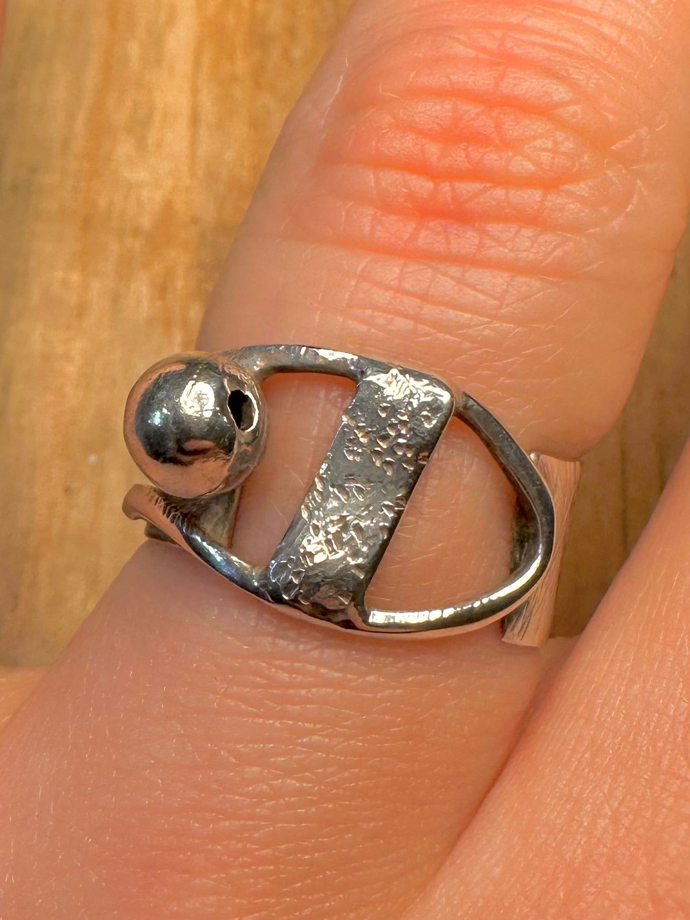 Abstrakter, handgefertigter, texturierter Ring aus 925er Sterlingsilber, Größe P1/2
