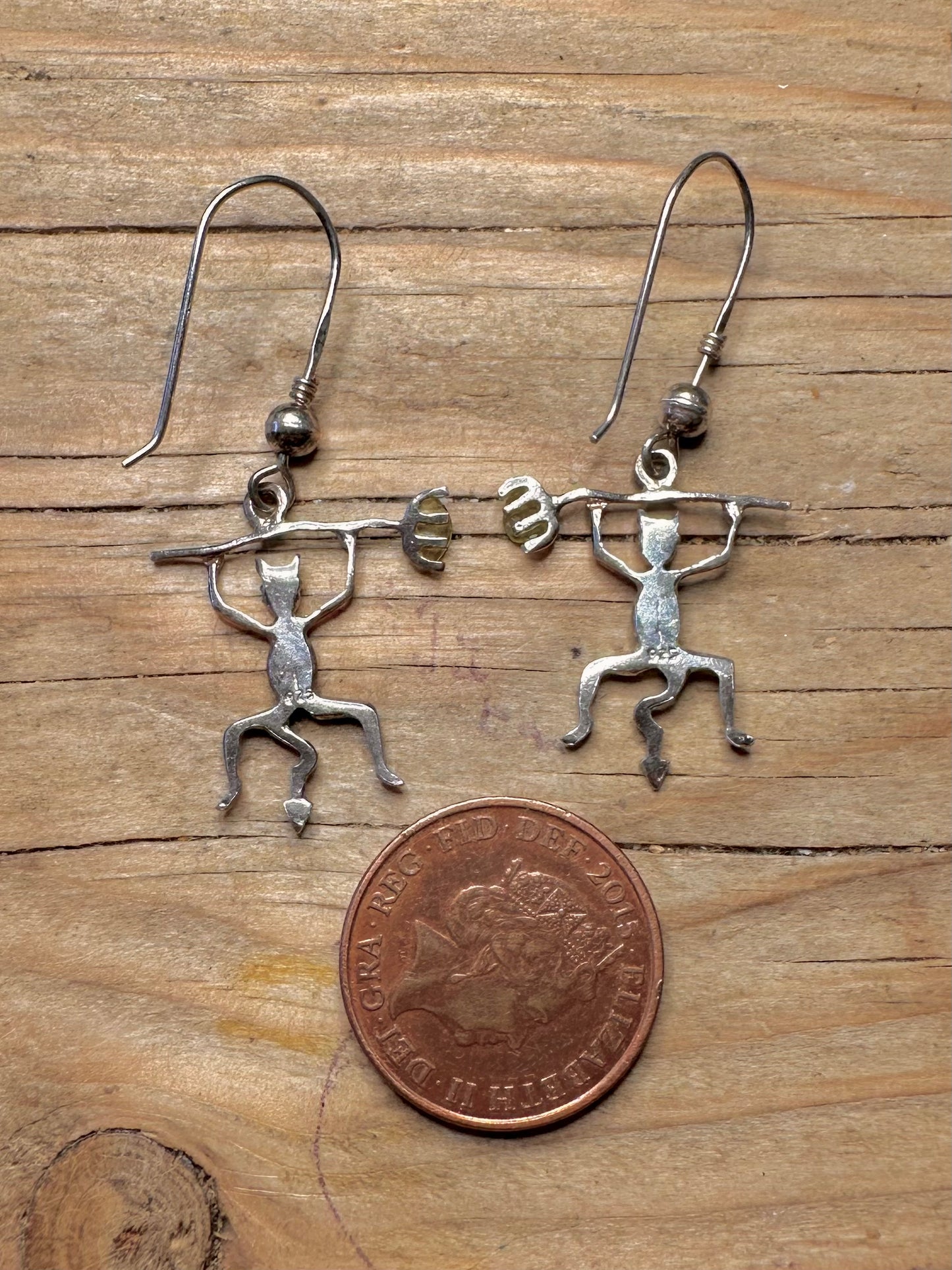 Ohrringe mit Vintage-Teufelsfigur aus grünem Stein und 925er Sterlingsilber