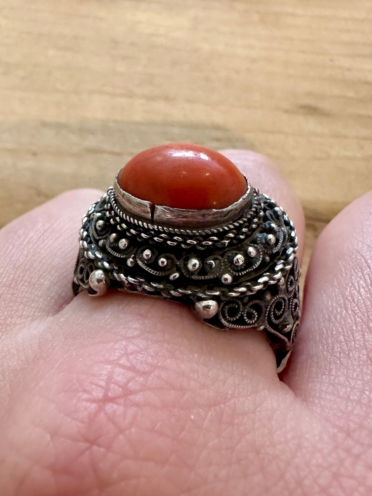 Vintage Coral Ornate Italia 925 Silver Size X Ring