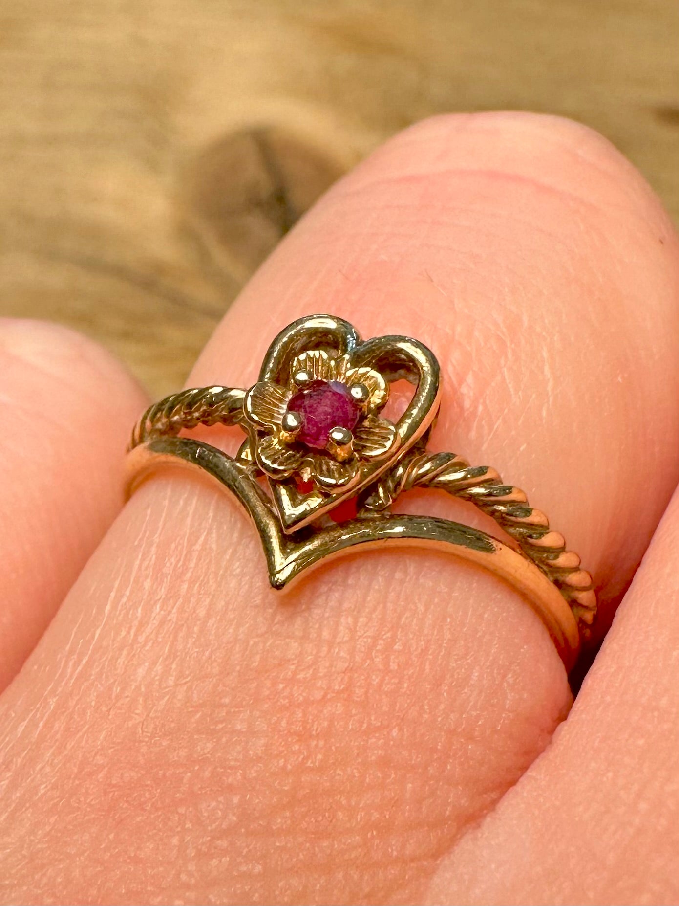 Vintage 1981 9ct Gold Ruby Heart 375 Size P Ring