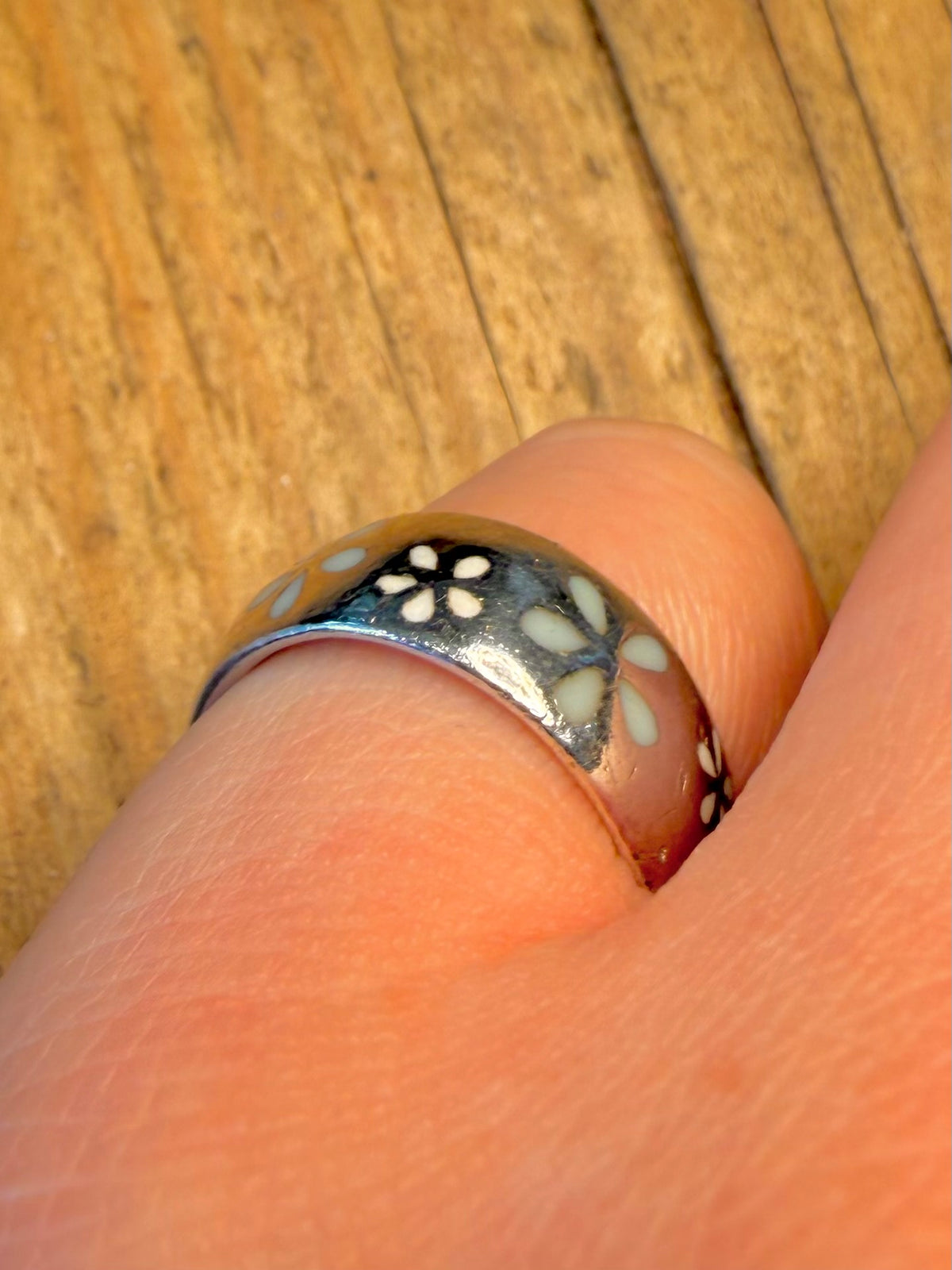Mother of Pearl Flower Inlay Band 925 Sterling Silver Size N Ring