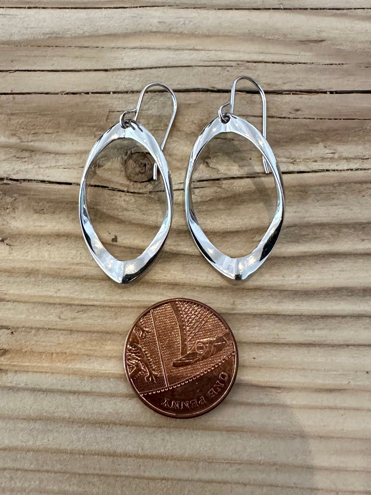 Modern Twist Oval 925 Silver Earrings