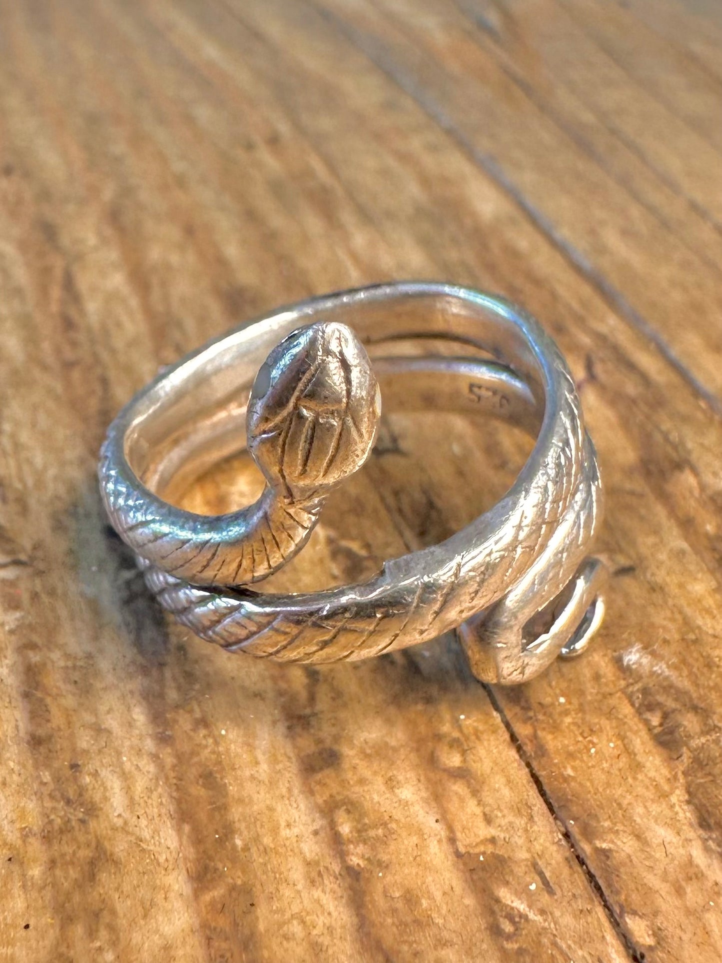 Ring aus 925er Sterlingsilber, Schlange gewunden, Perlmutt-Augen, Größe N