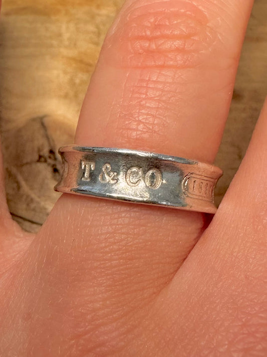 Vintage Tiffany & Co 1997 Style Curved 925 Silver Size Q Ring